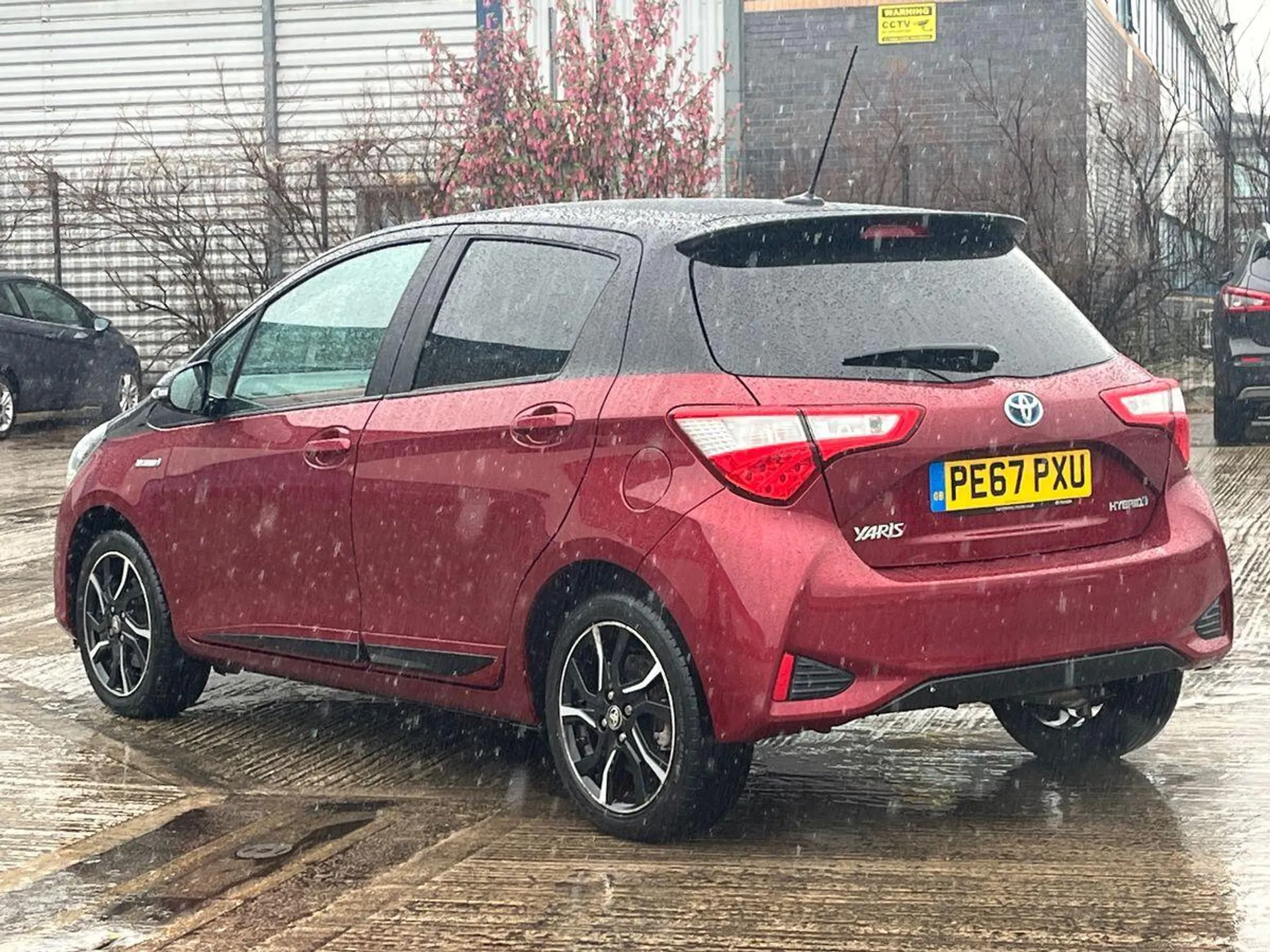 2017 Toyota Yaris thumbnail 3