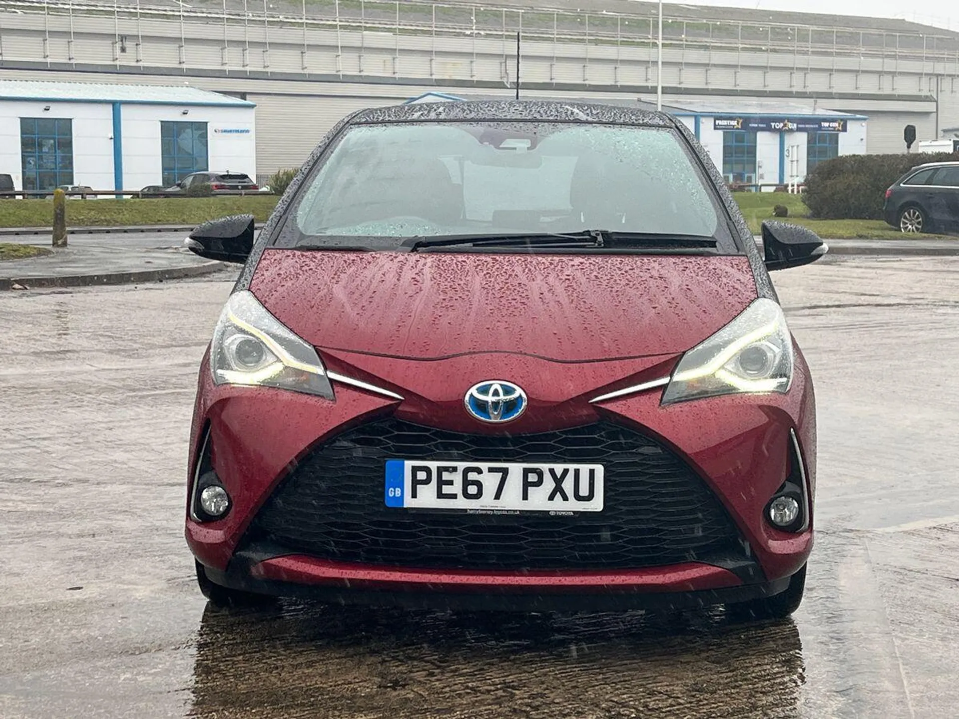 2017 Toyota Yaris thumbnail 4