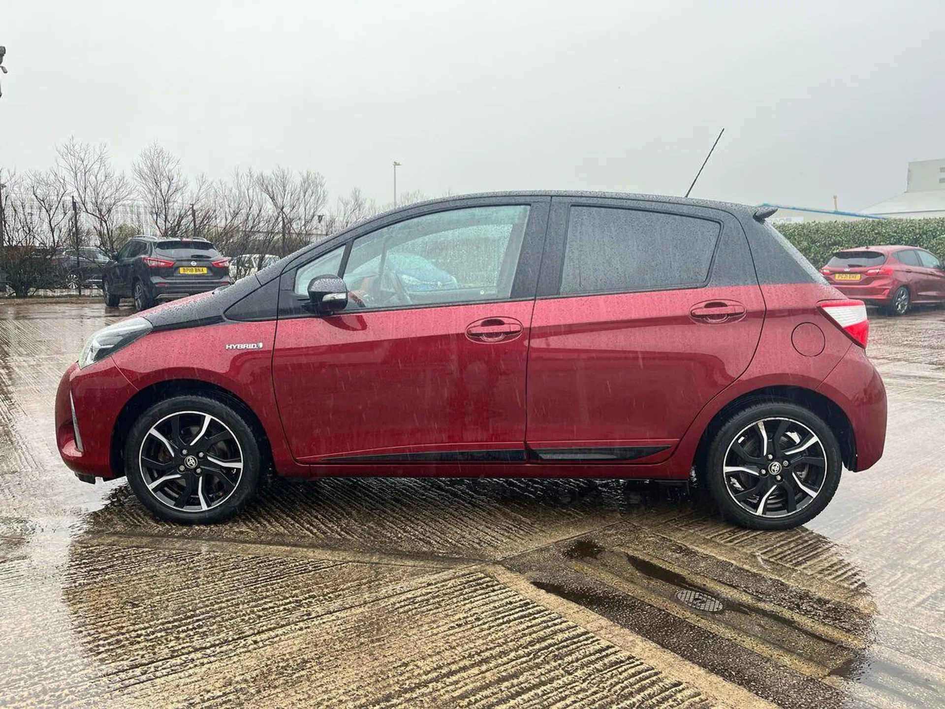 2017 Toyota Yaris thumbnail 6
