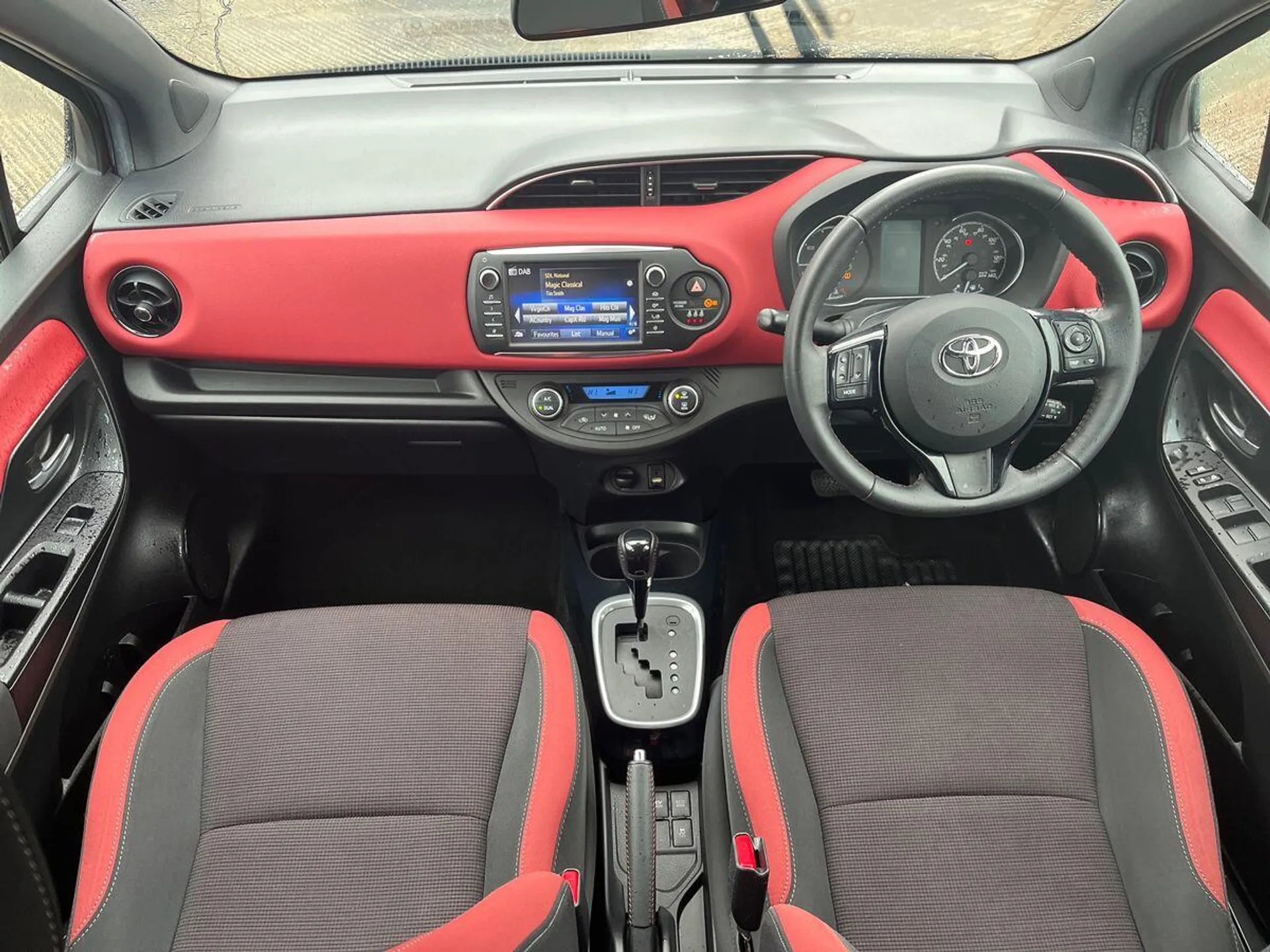 2017 Toyota Yaris thumbnail 7