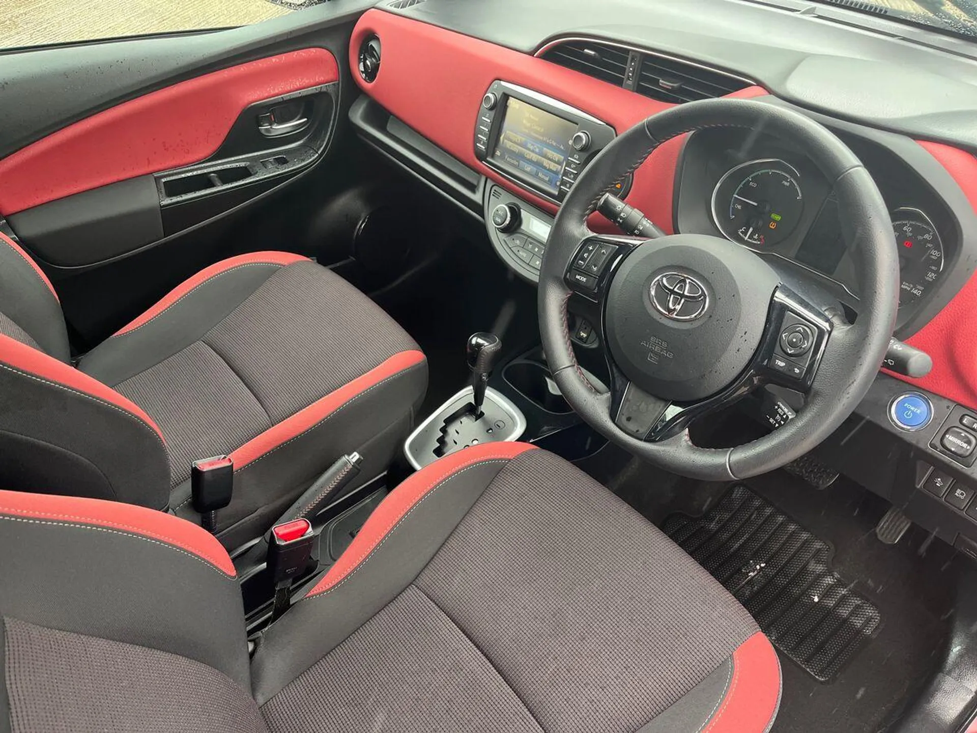 2017 Toyota Yaris thumbnail 14