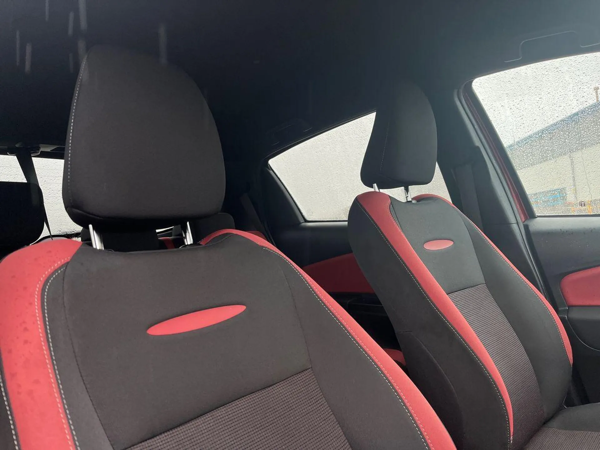 2017 Toyota Yaris thumbnail 18