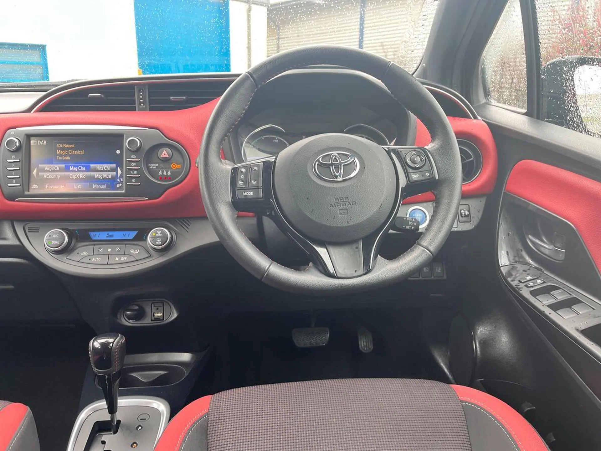 2017 Toyota Yaris thumbnail 19