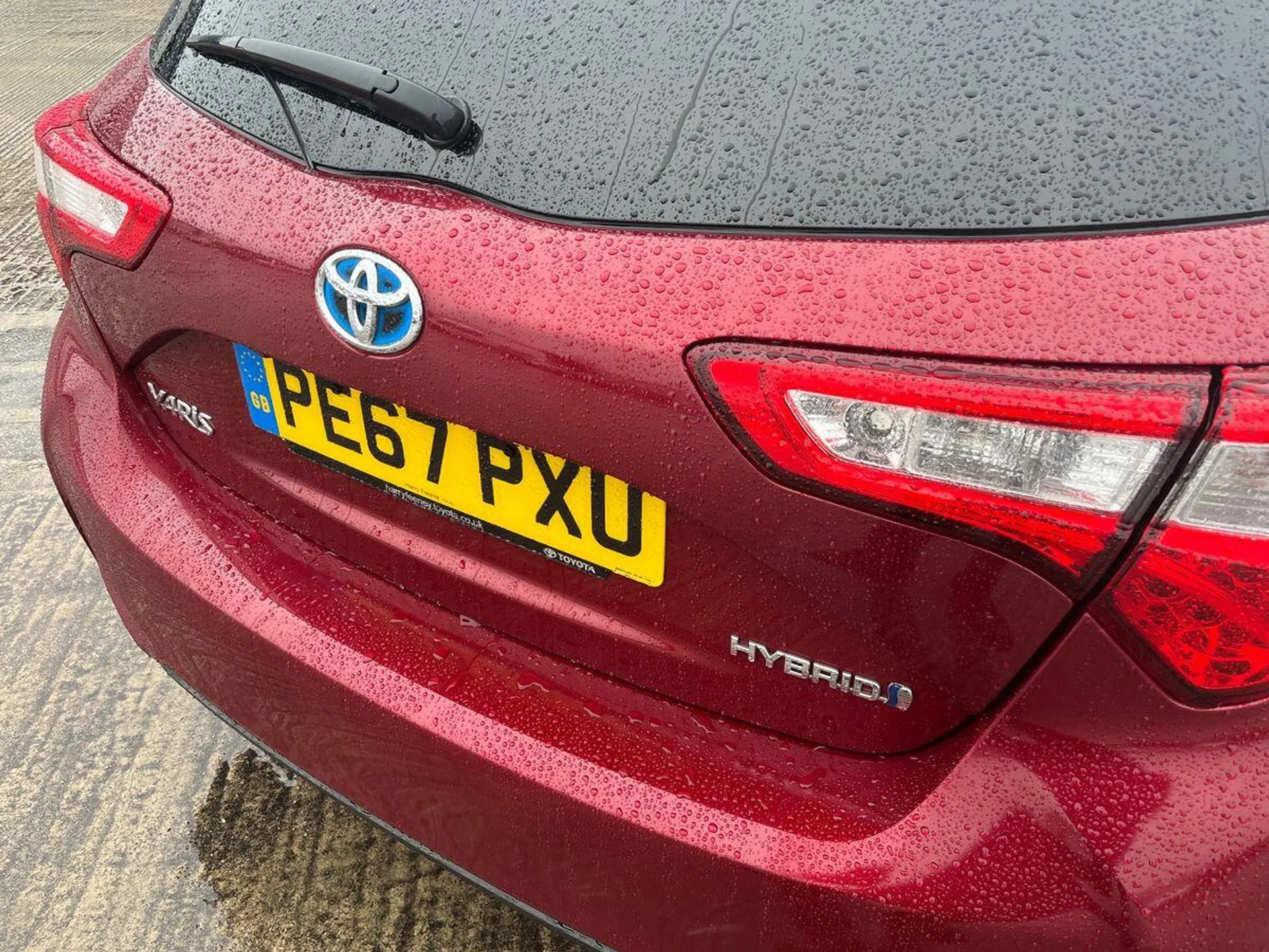 2017 Toyota Yaris thumbnail 24