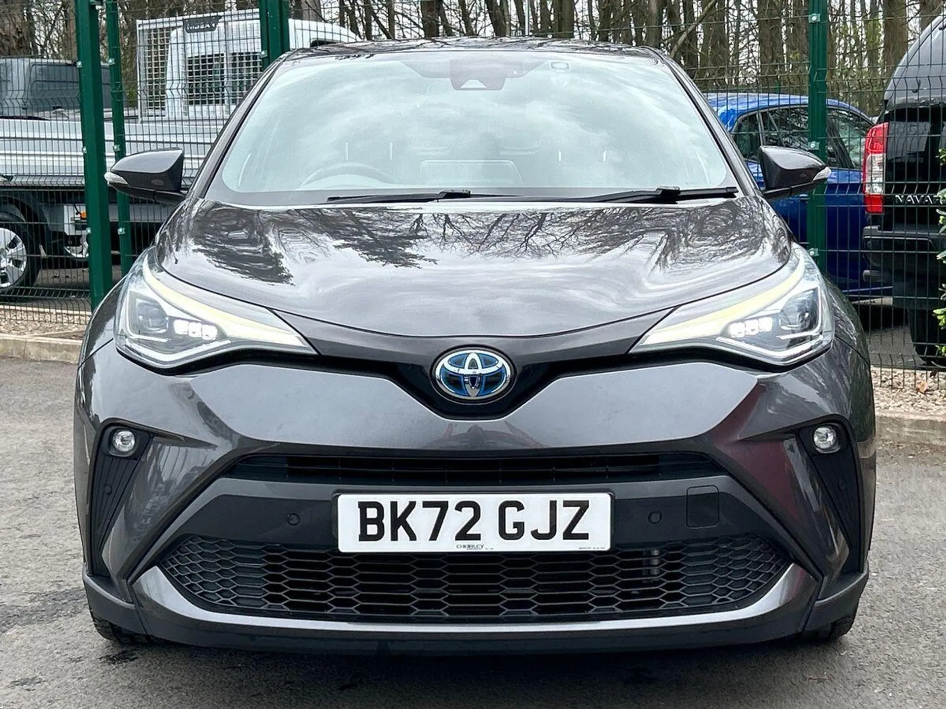 2022 Toyota C-HR thumbnail 4