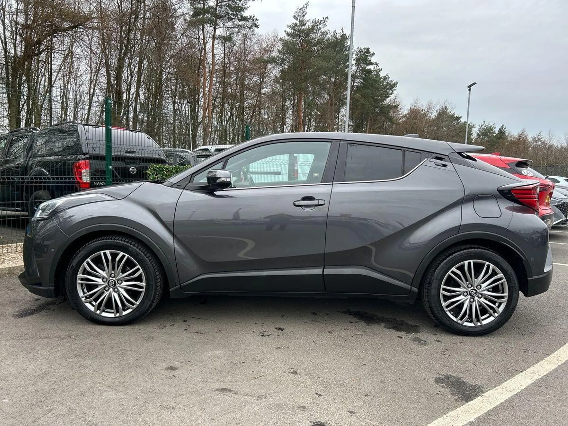 2022 Toyota C-HR thumbnail 6