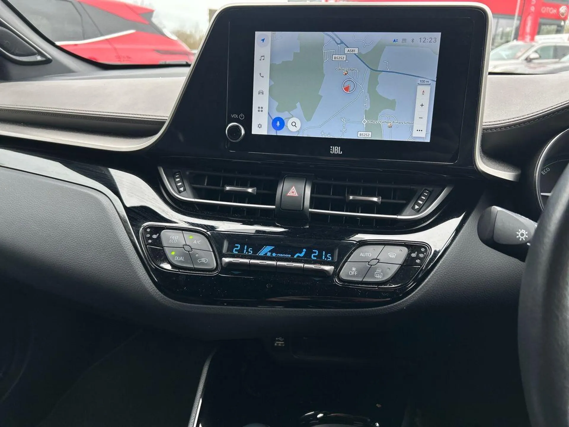2022 Toyota C-HR thumbnail 9