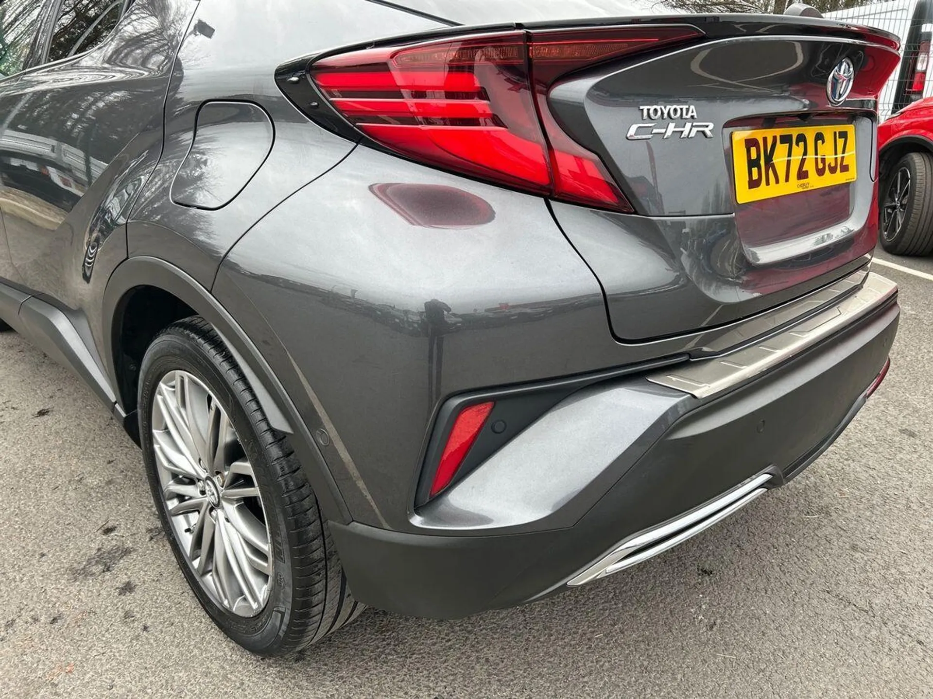 2022 Toyota C-HR thumbnail 23