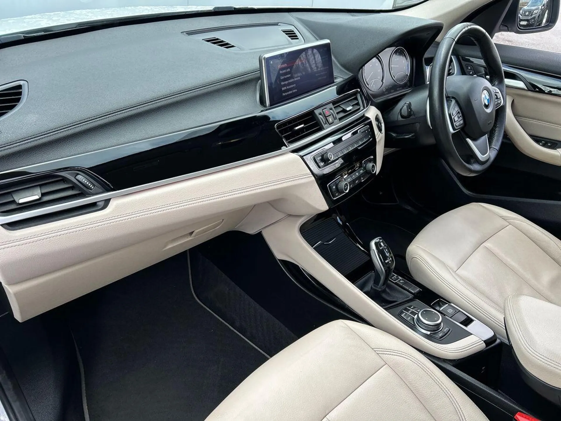 2022 BMW X1 thumbnail 2