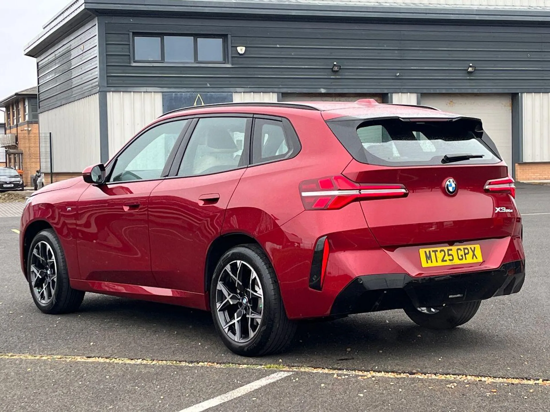 2025 BMW X3 thumbnail 3
