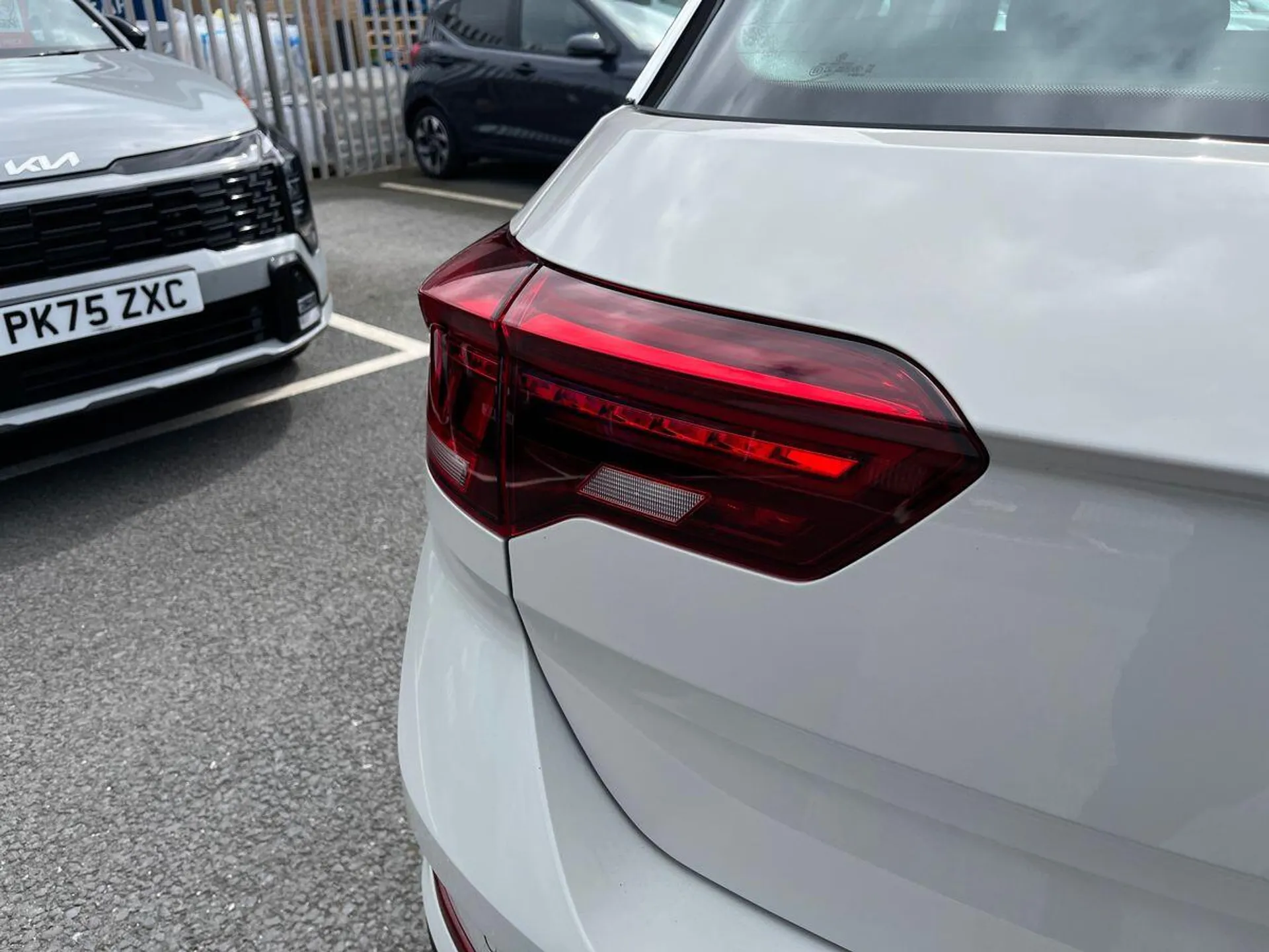 2025 Volkswagen T-Roc thumbnail 22