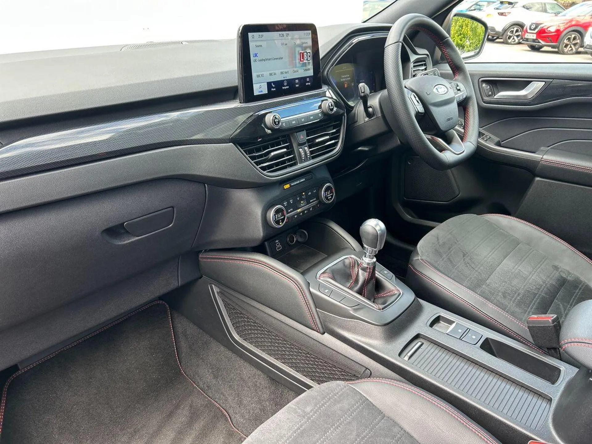 2022 Ford Kuga thumbnail 2