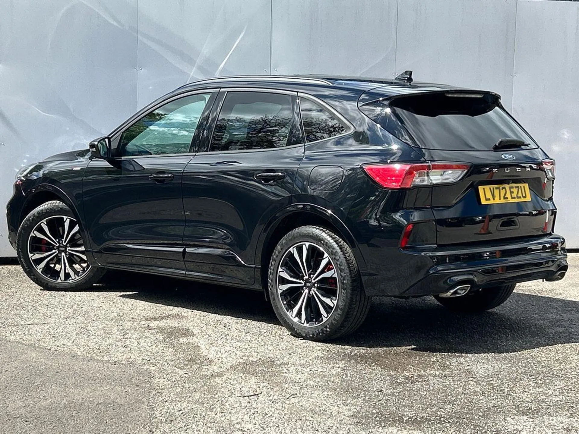 2022 Ford Kuga thumbnail 3