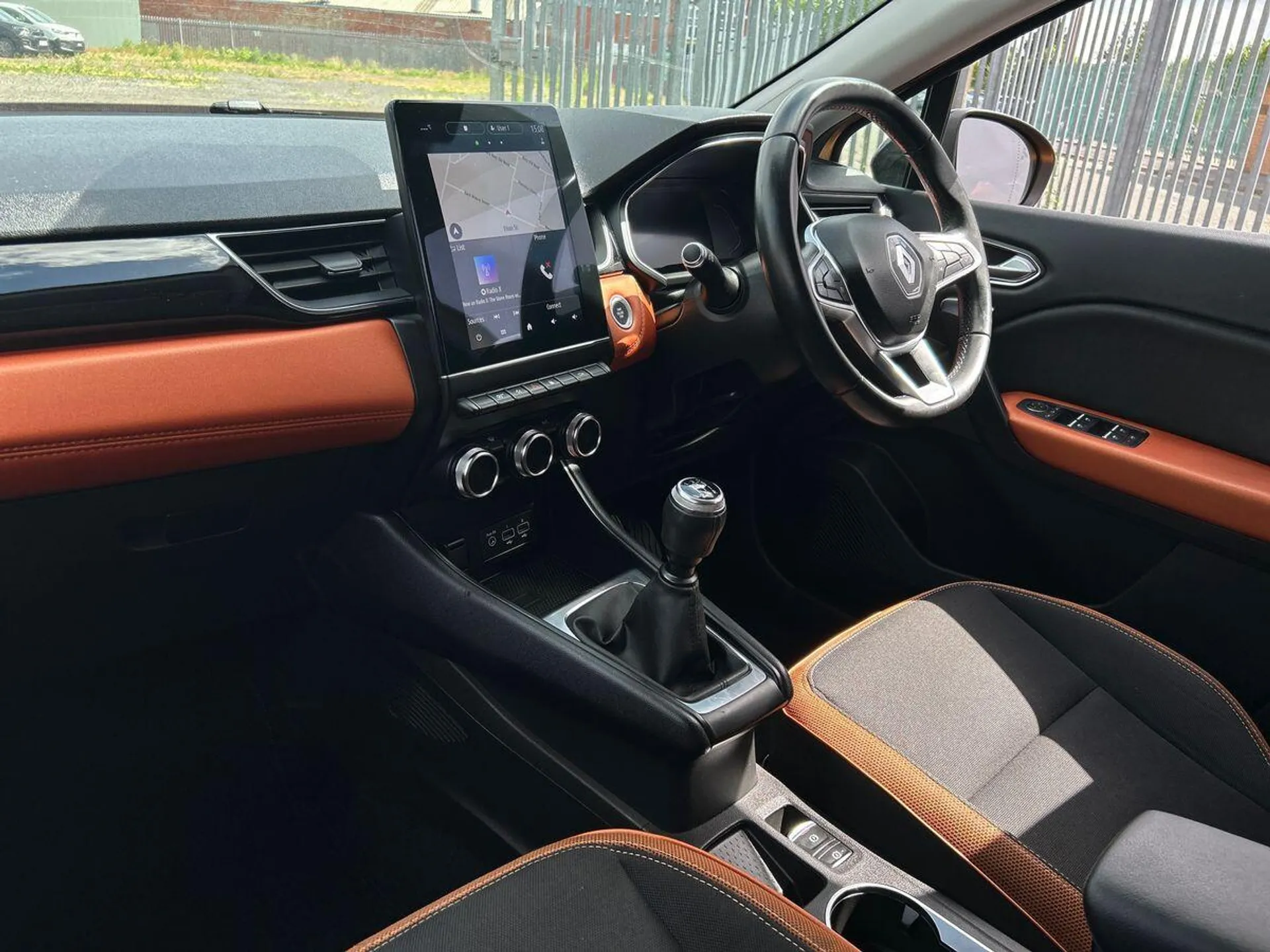 2020 Renault Captur thumbnail 2
