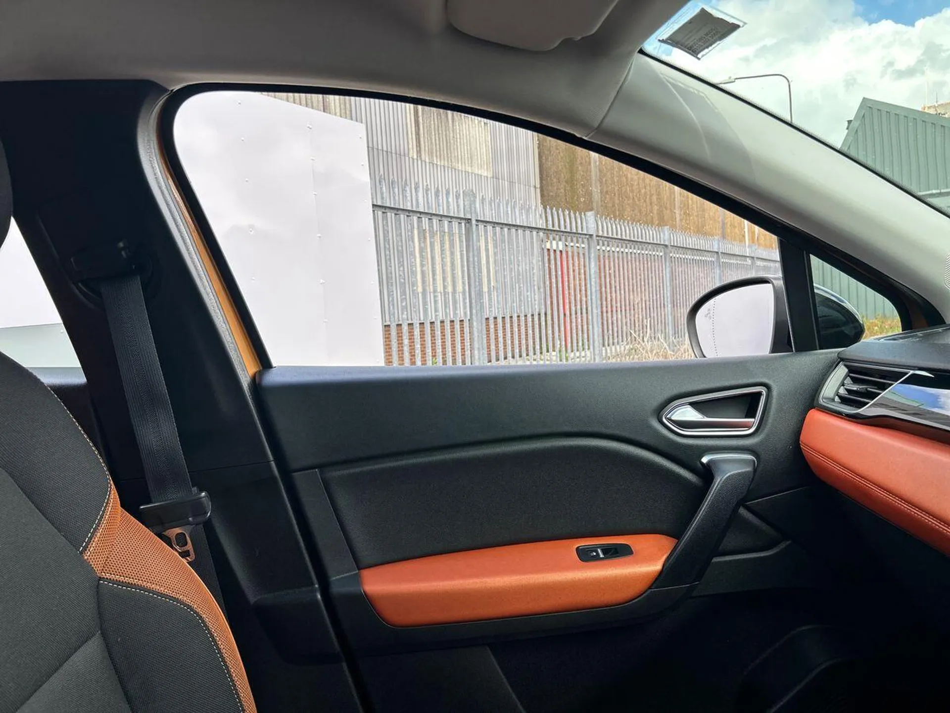 2020 Renault Captur thumbnail 24