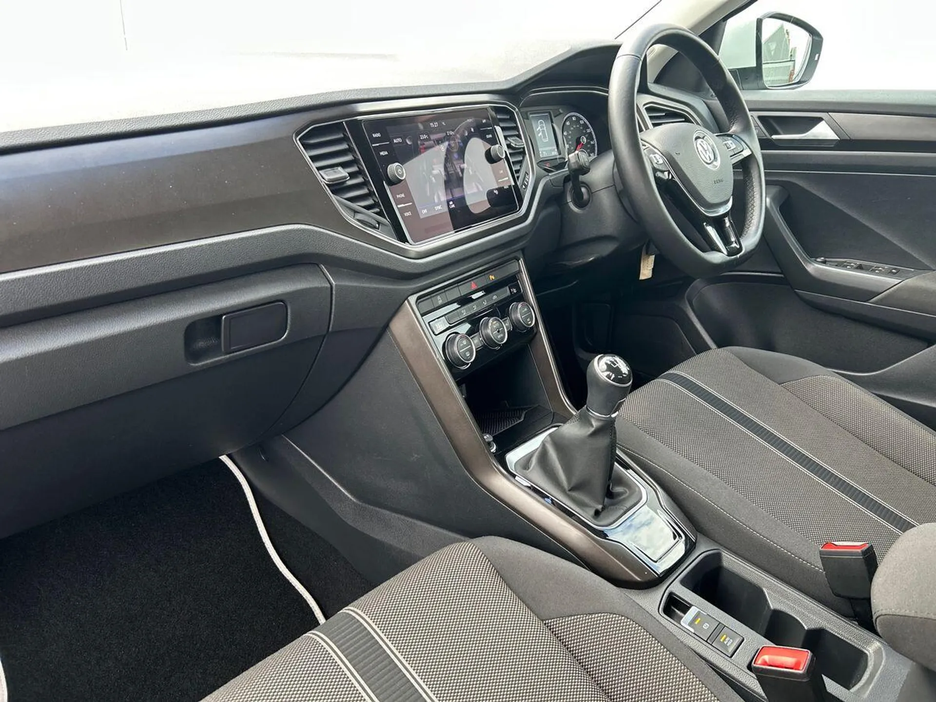 2019 Volkswagen T-Roc thumbnail 2