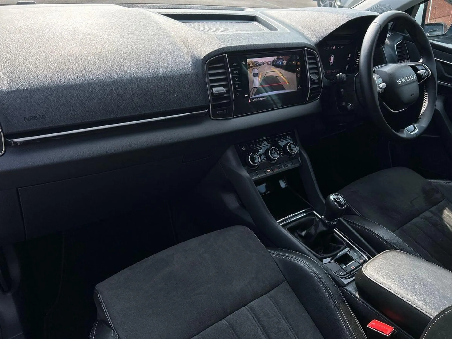 2025 Skoda Karoq thumbnail 2
