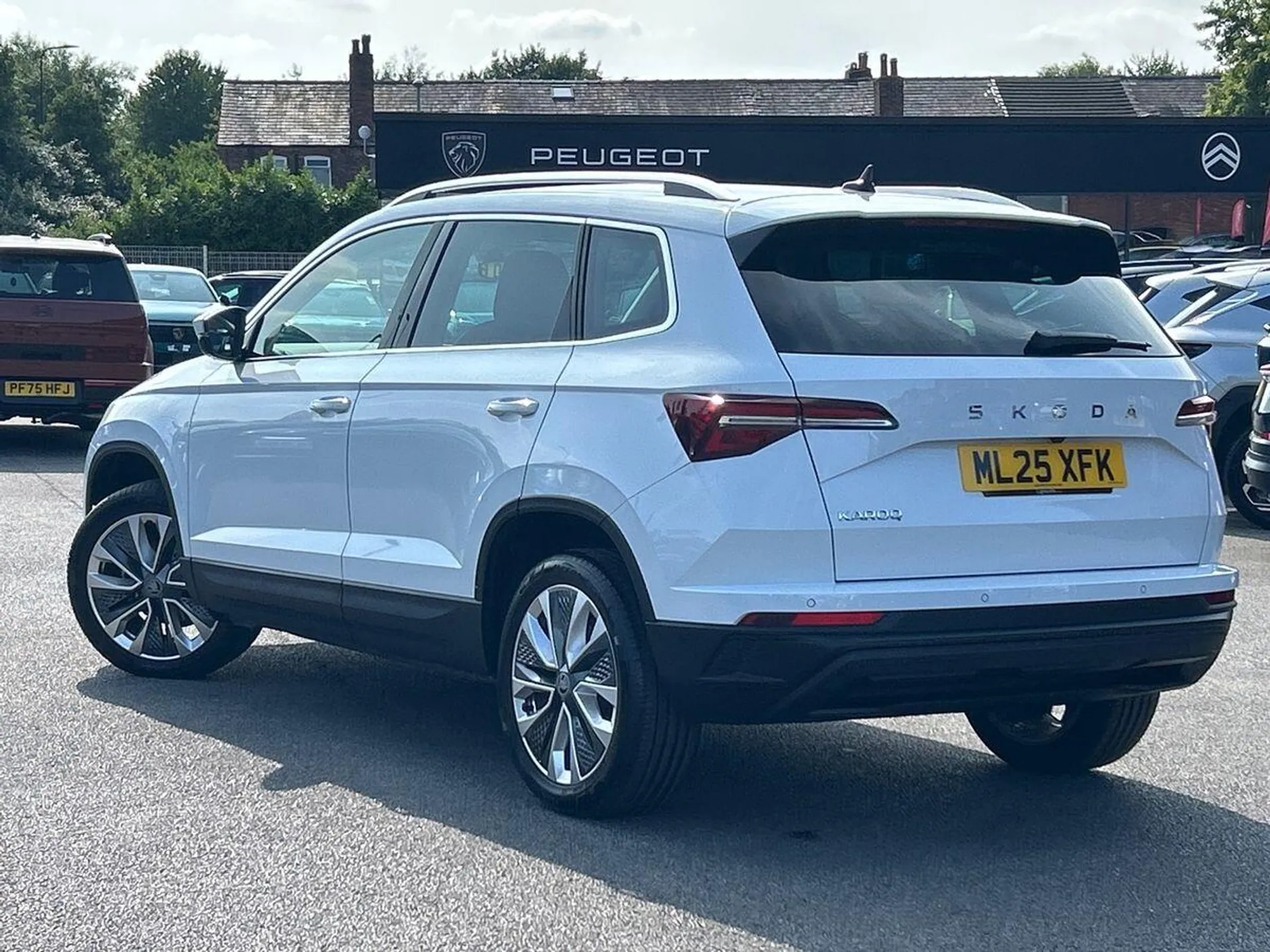 2025 Skoda Karoq thumbnail 3