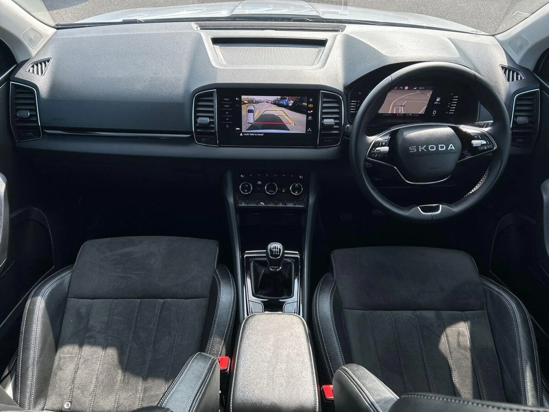 2025 Skoda Karoq thumbnail 7