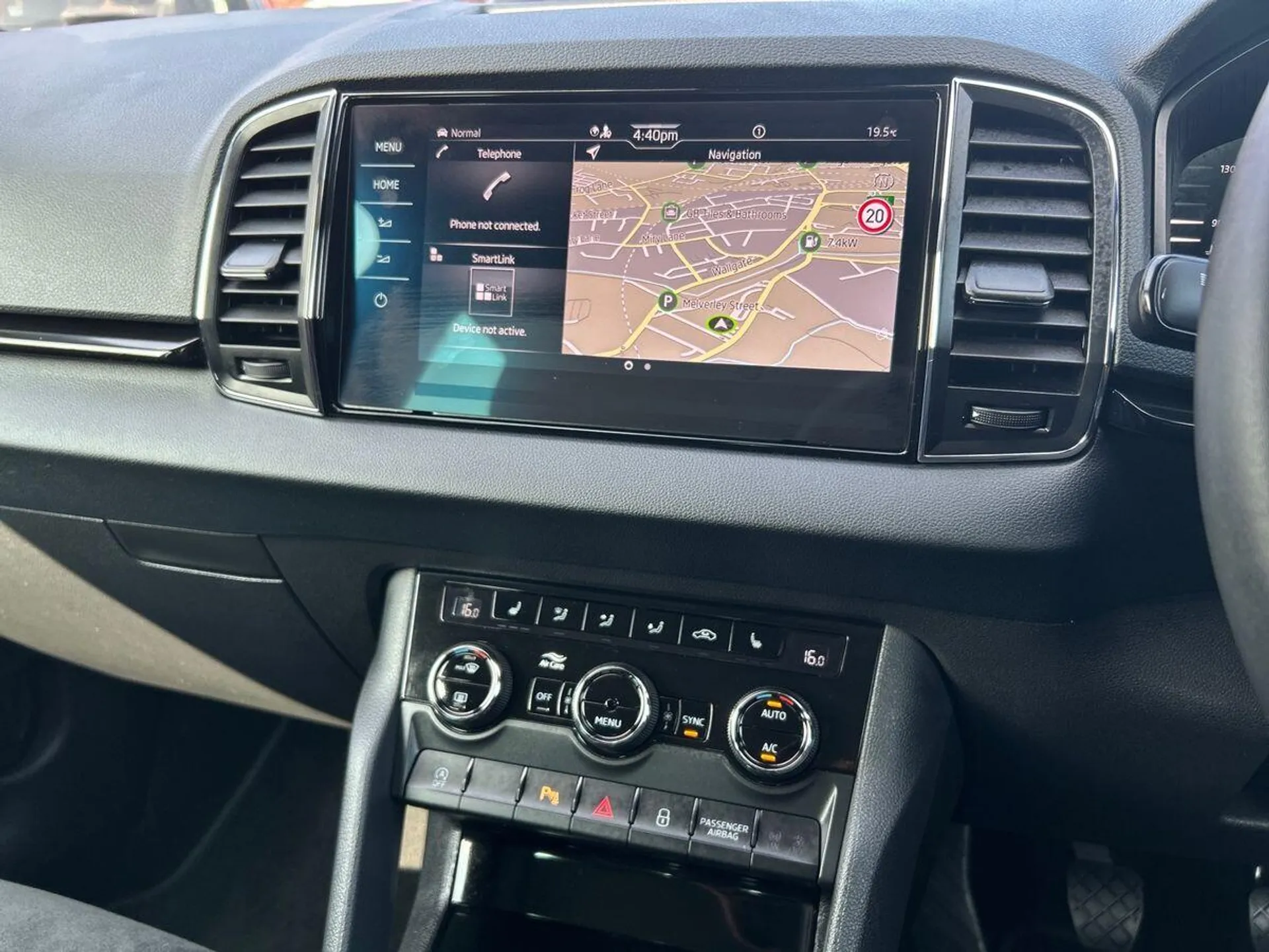 2025 Skoda Karoq thumbnail 9