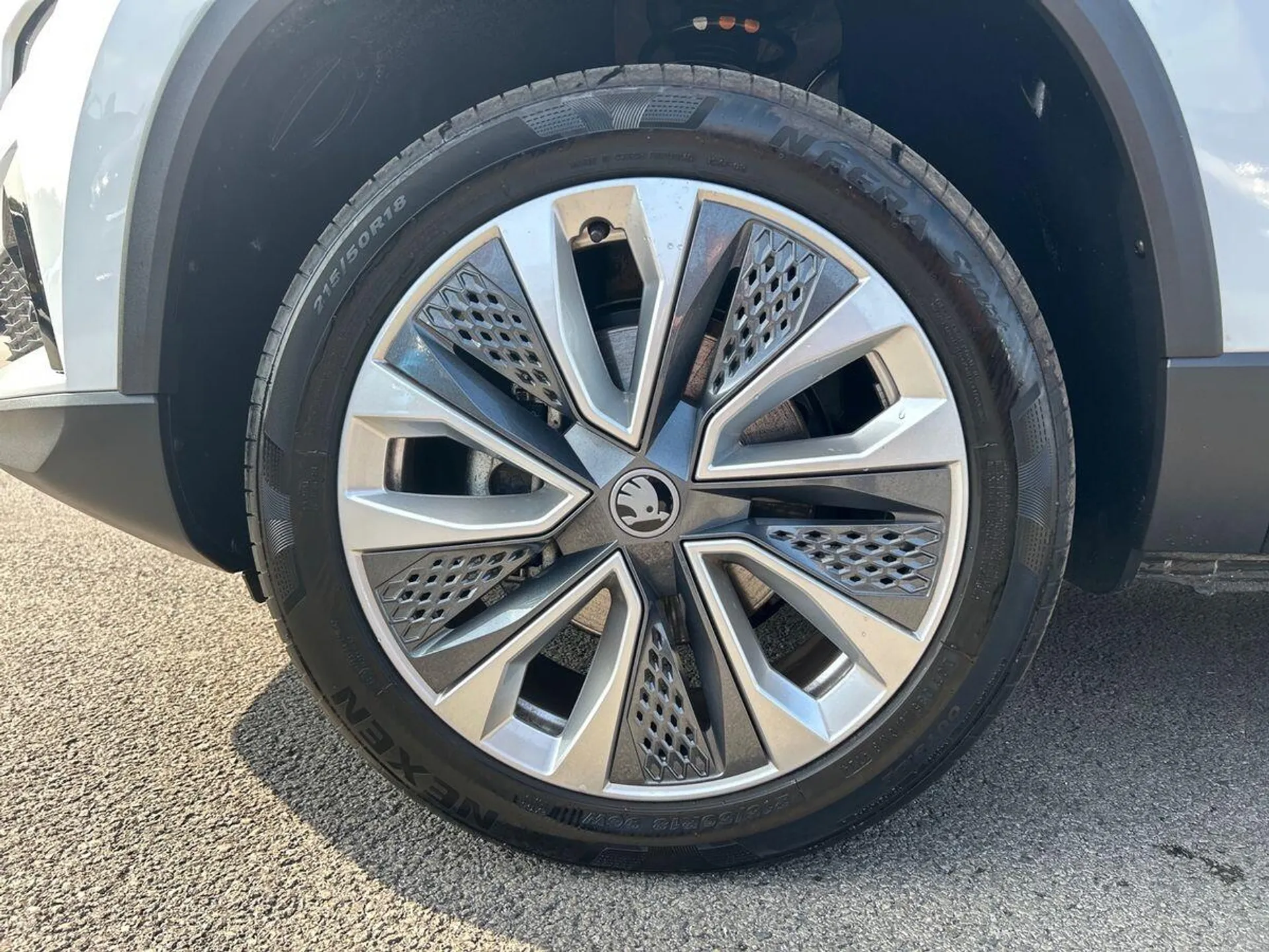 2025 Skoda Karoq thumbnail 10