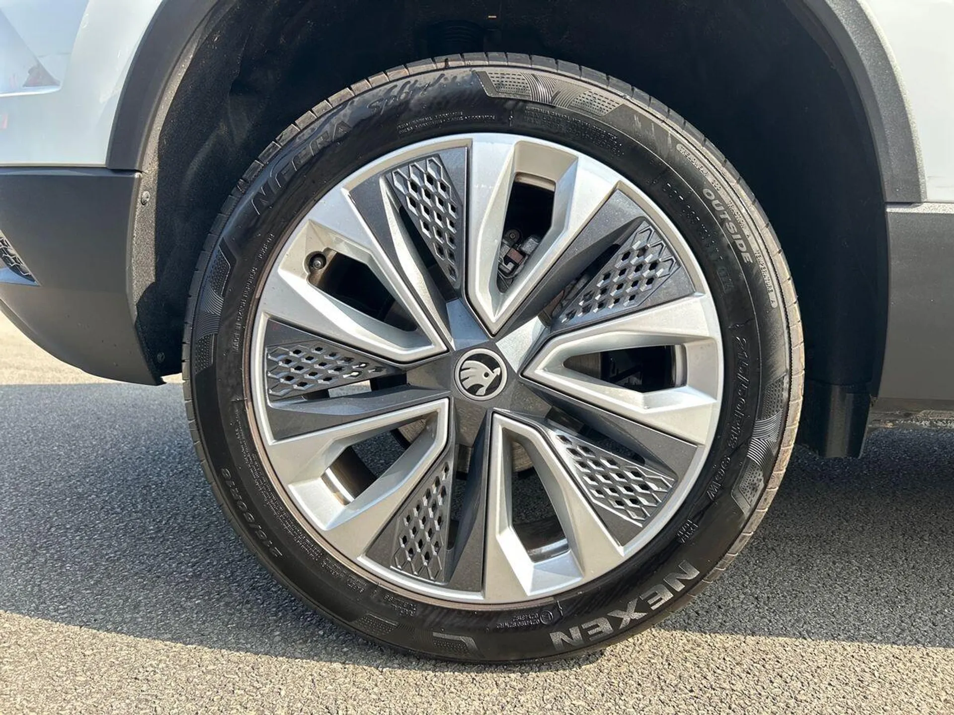2025 Skoda Karoq thumbnail 12