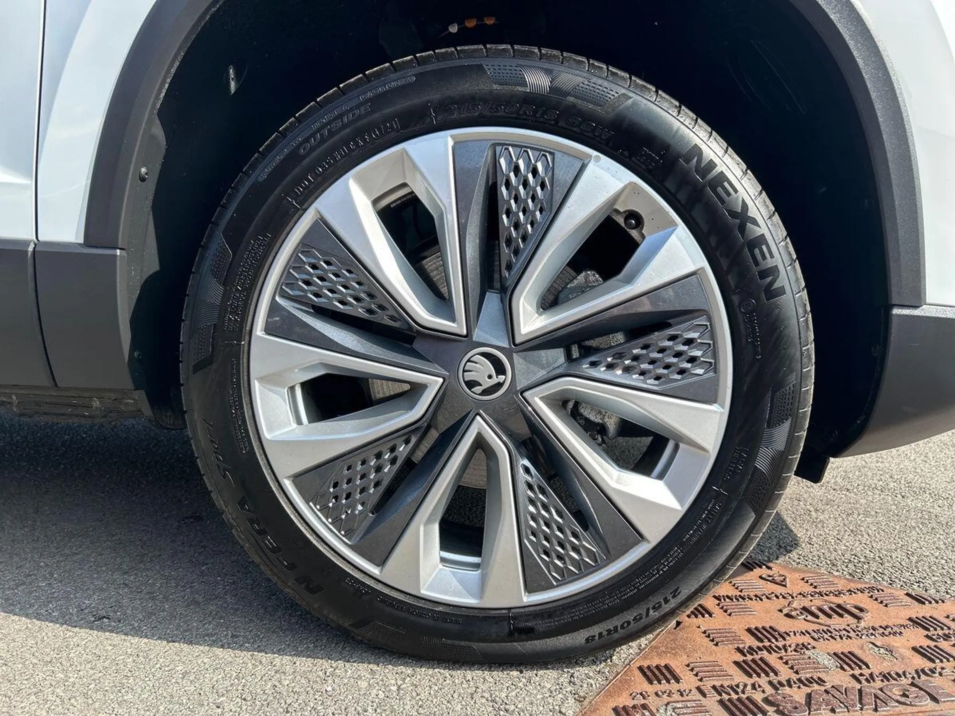 2025 Skoda Karoq thumbnail 13