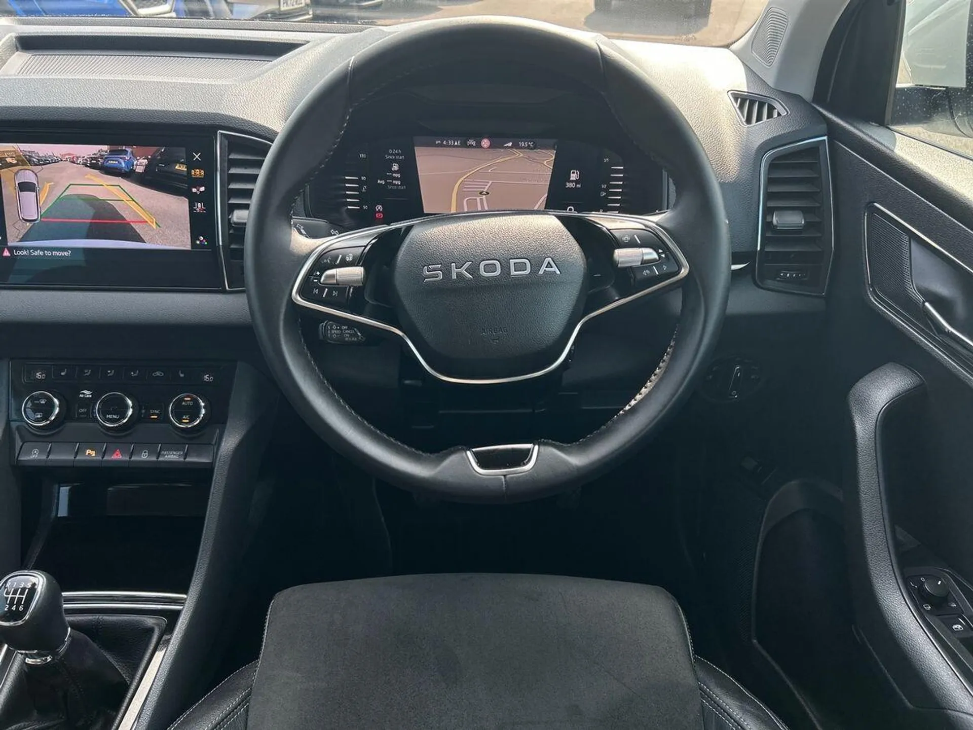 2025 Skoda Karoq thumbnail 19