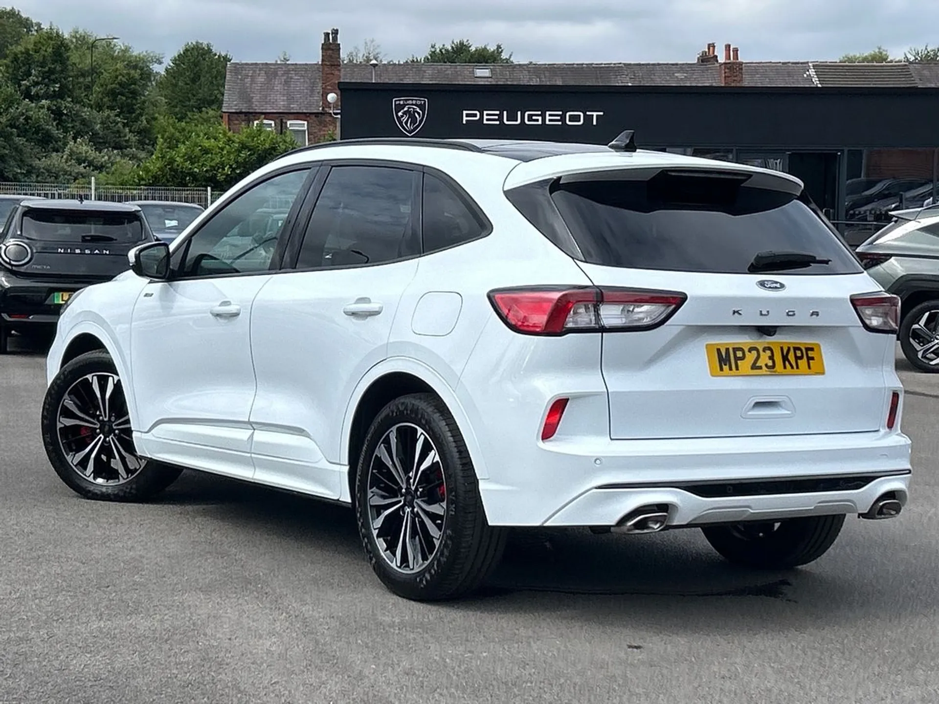 2023 Ford Kuga thumbnail 3