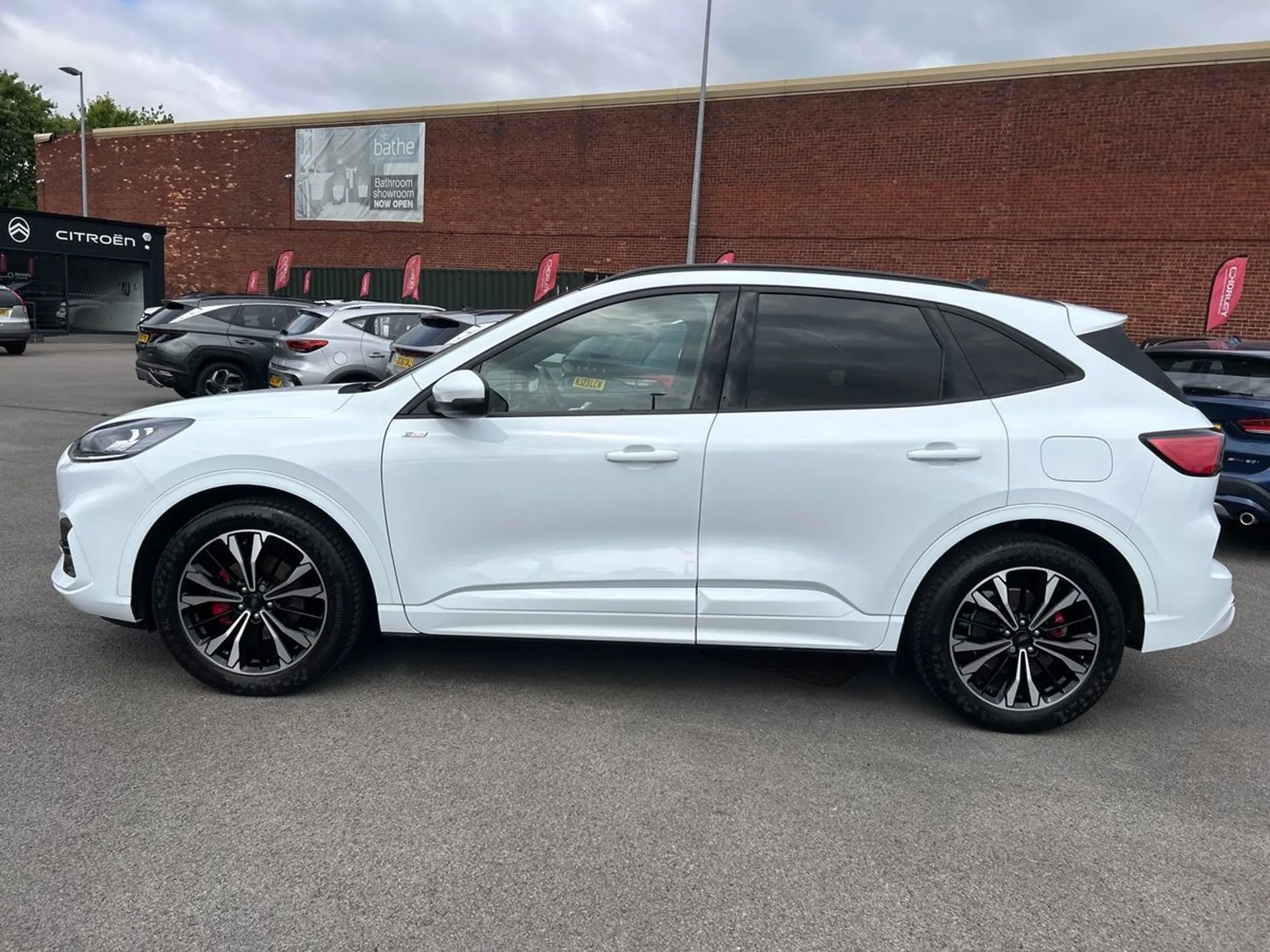 2023 Ford Kuga thumbnail 6