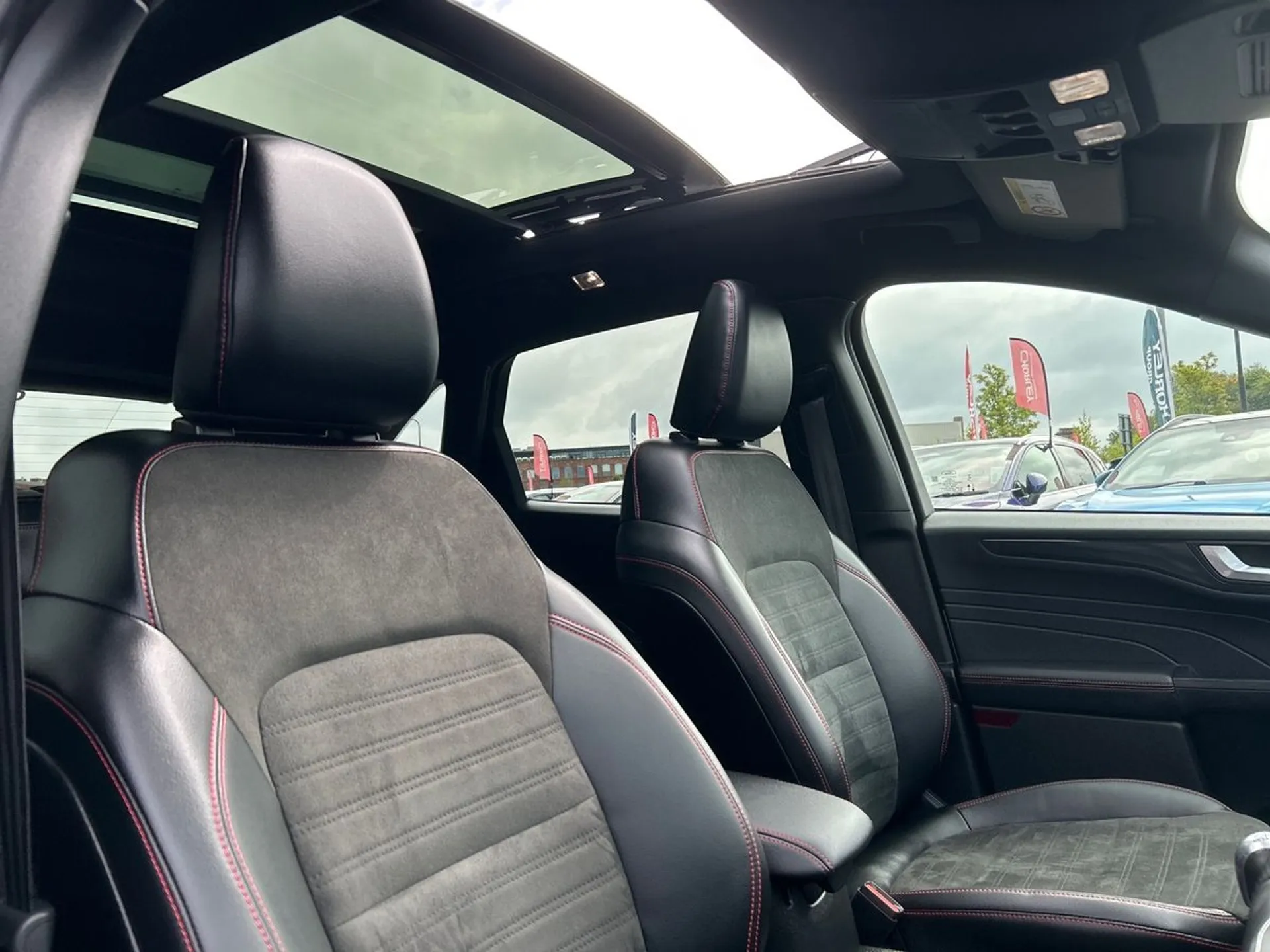 2023 Ford Kuga thumbnail 18