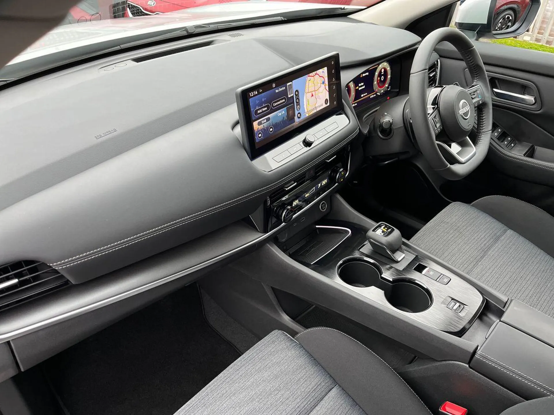 2025 Nissan X-Trail thumbnail 2