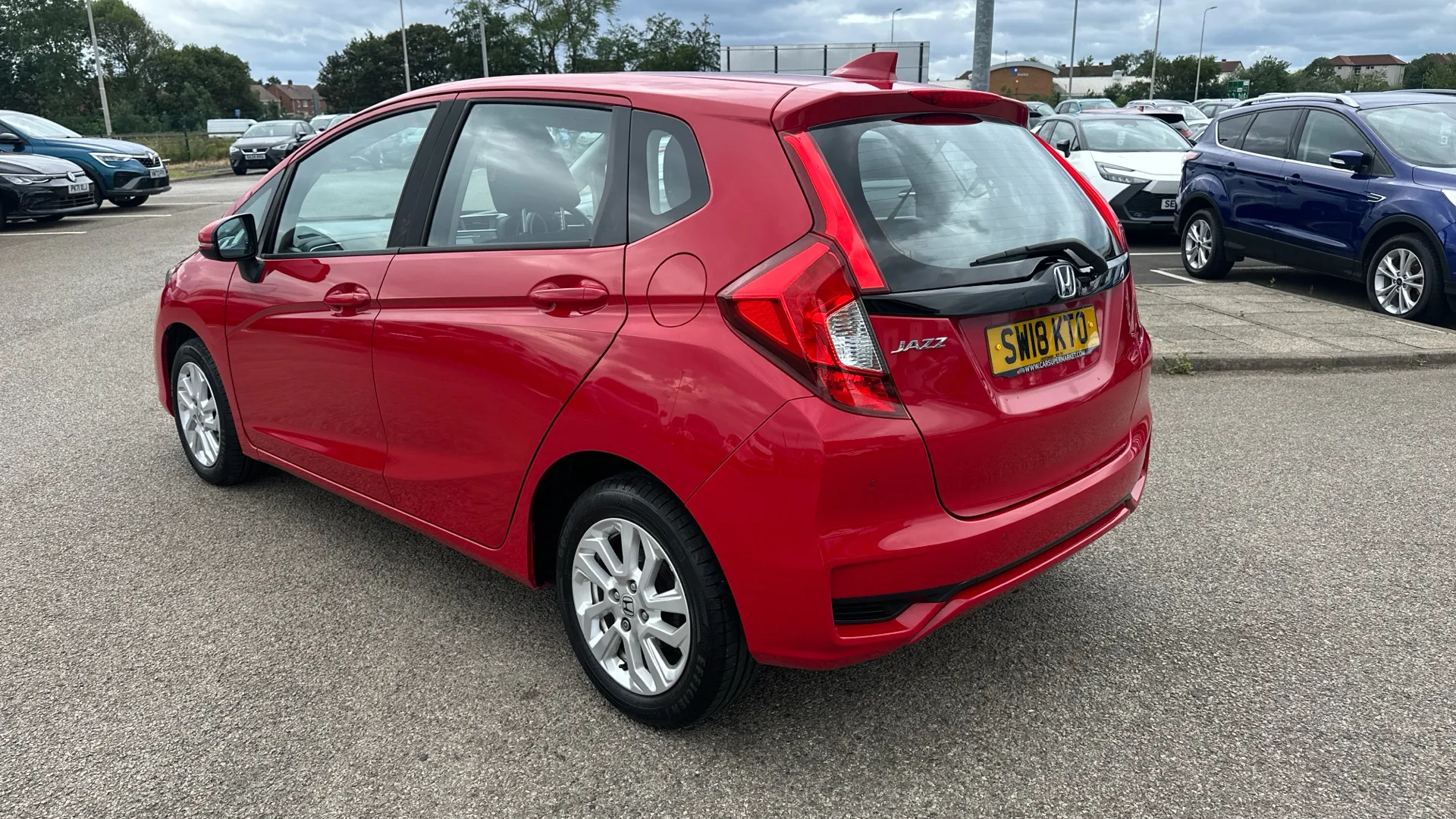 Used Red Honda Jazz 1.3 i-VTEC SE 2018 | CarSupermarket.com