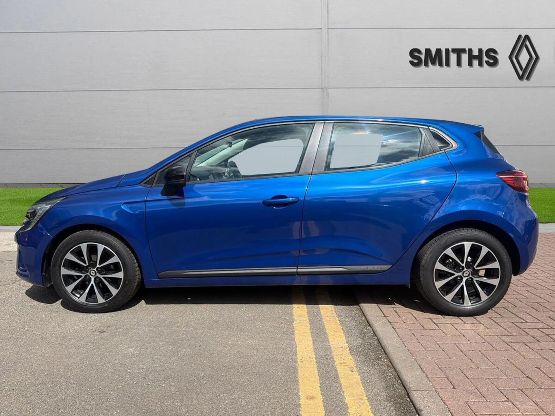 AD72URT Renault Clio 1.0 TCe Iconic Edition Euro 6 (s/s) 5dr in