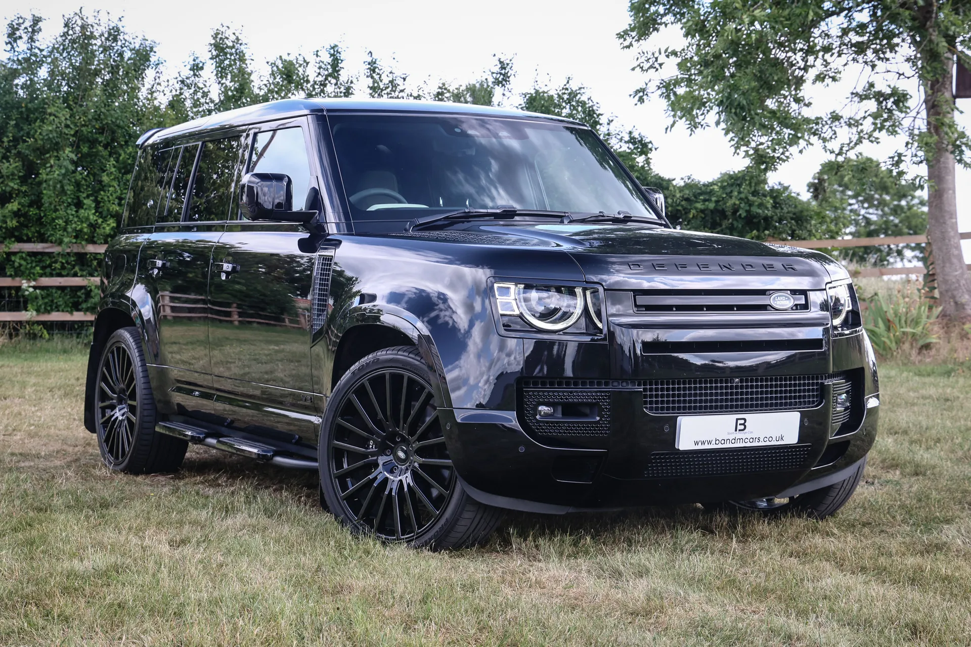 GN22WJL Land Rover Defender 5.0 P525 V8 110 5dr Auto Image #1