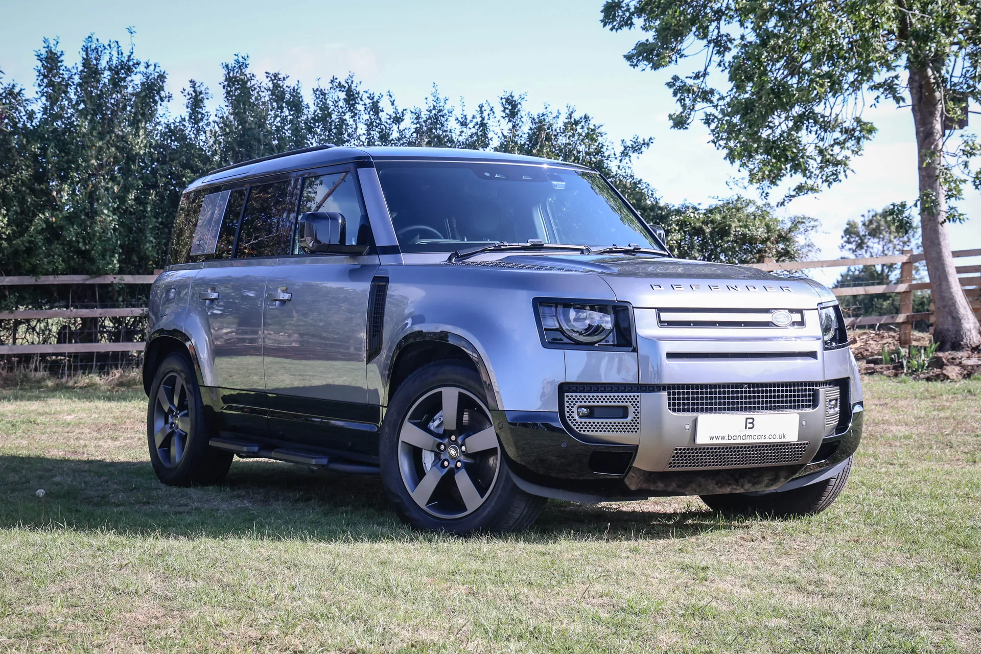 FJ24YNB Land Rover Defender 3.0 D300 X-Dynamic HSE 110 5dr Auto Image #1