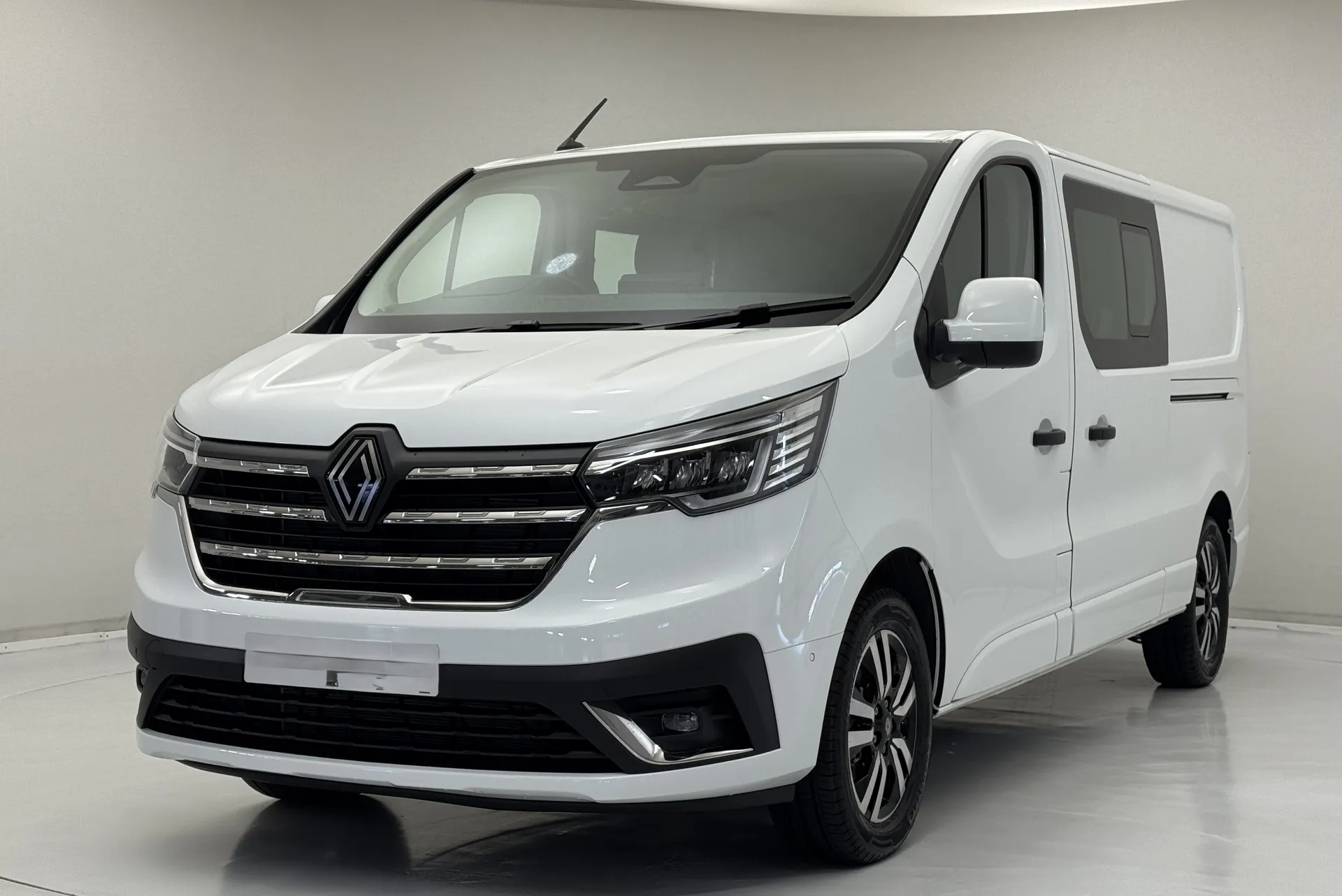 DN75ESV Renault Trafic LL30 Blue dCi 150 Extra Sport [Safety] Crew Van Image #1