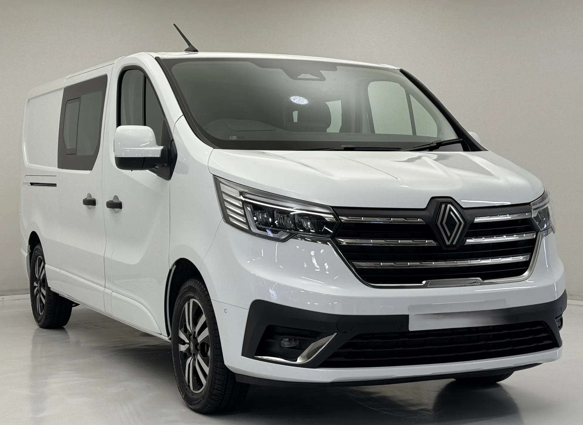 DN75ESV Renault Trafic LL30 Blue dCi 150 Extra Sport [Safety] Crew Van Image #1