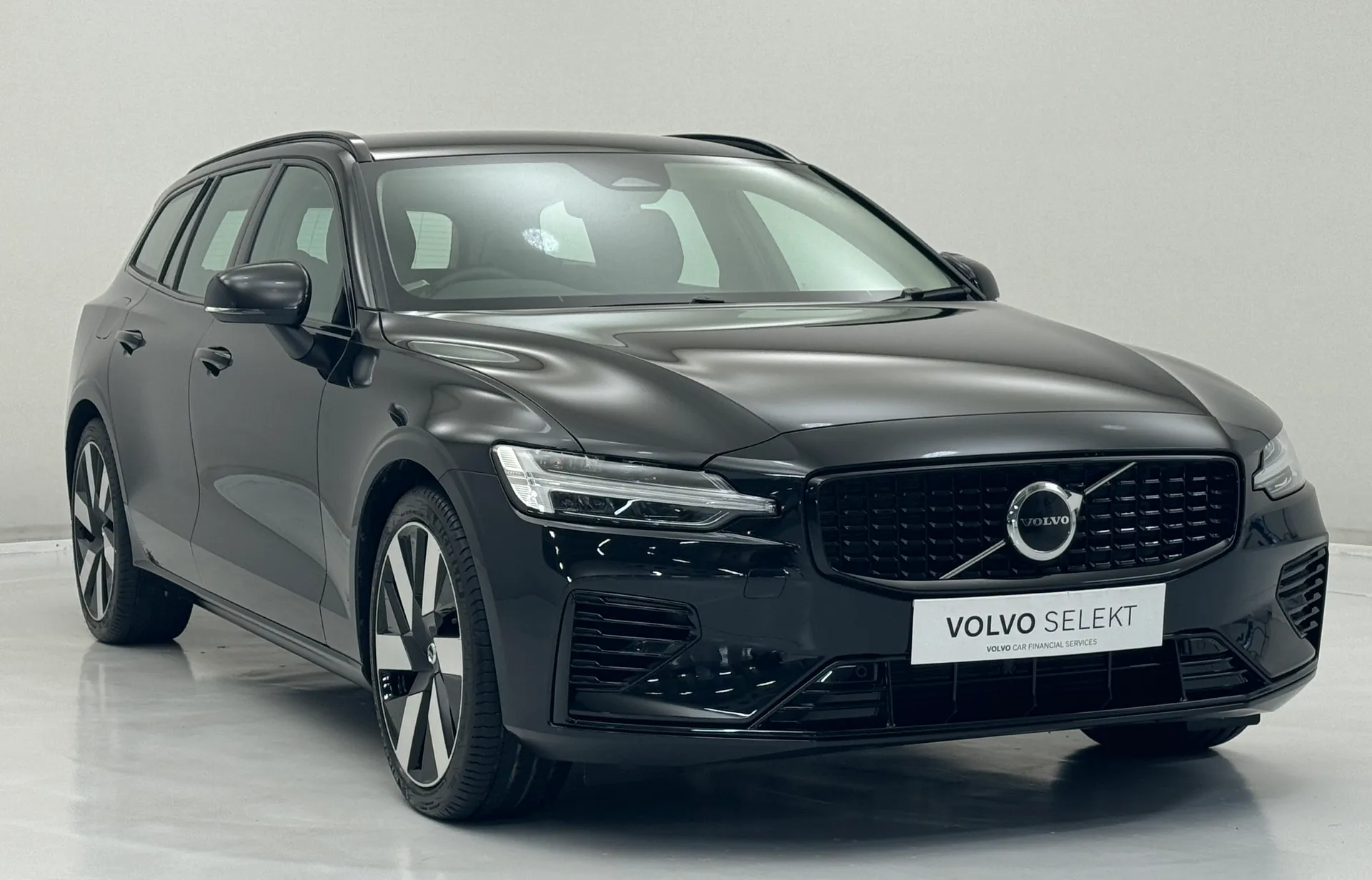 DN74VXH Volvo V60 2.0 T6 [350] PHEV Plus Dark 5dr AWD Auto Image #1