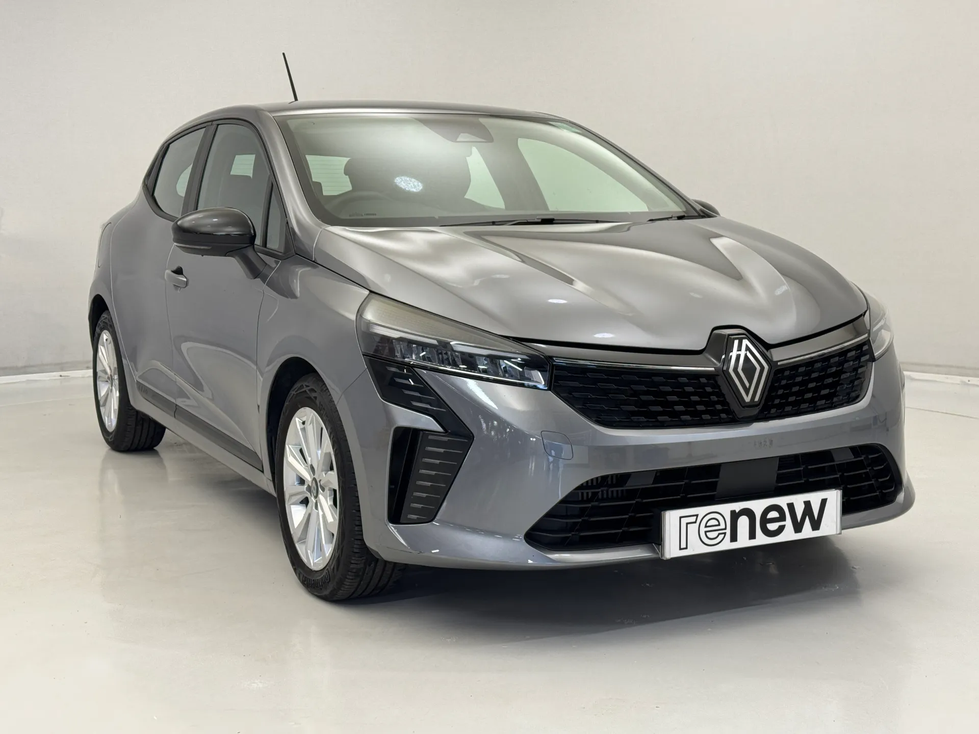 DV24OTH Renault Clio 1.0 TCe 90 Evolution 5dr Image #1