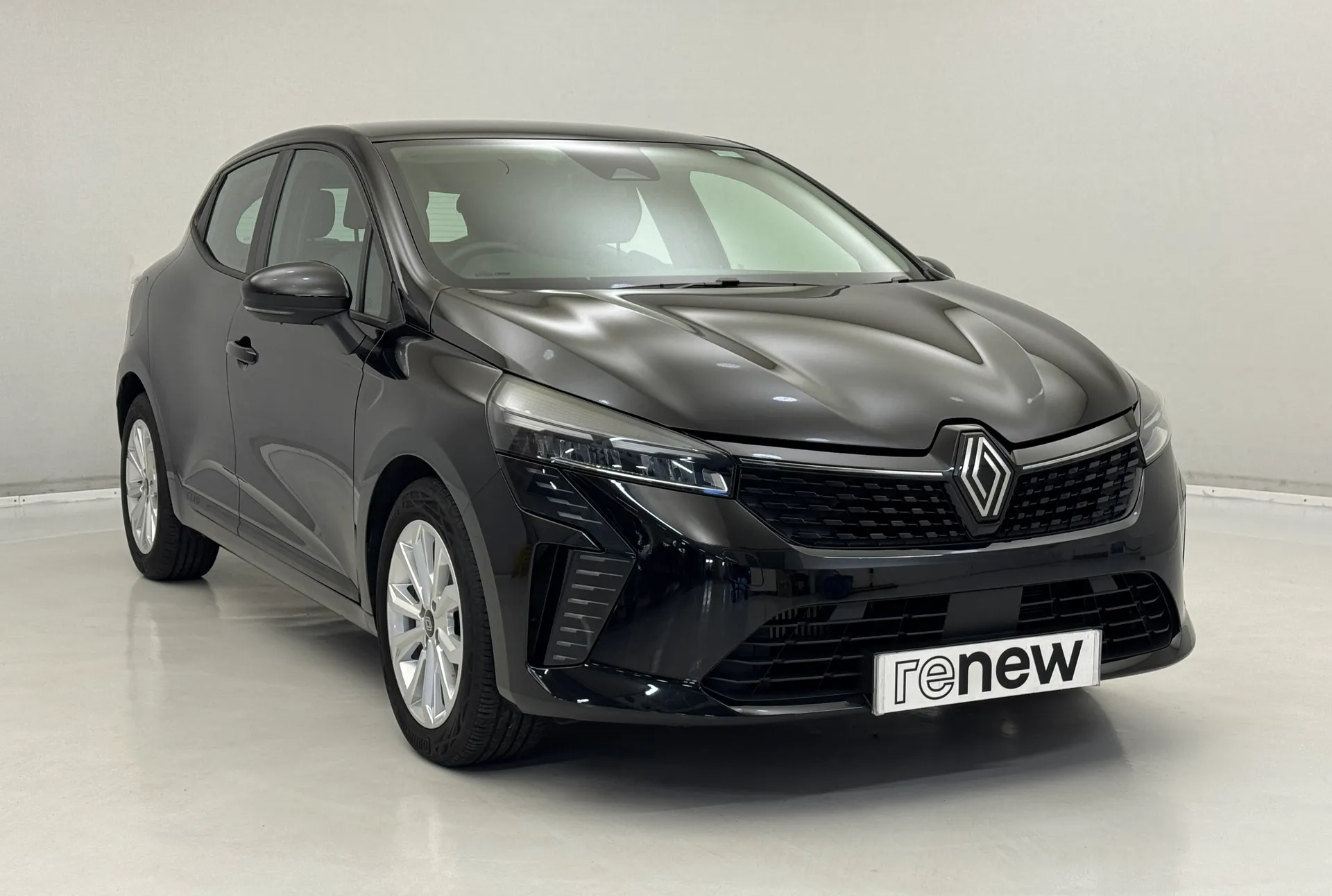 DV24OTF Renault Clio 1.0 TCe 90 Evolution 5dr Image #1