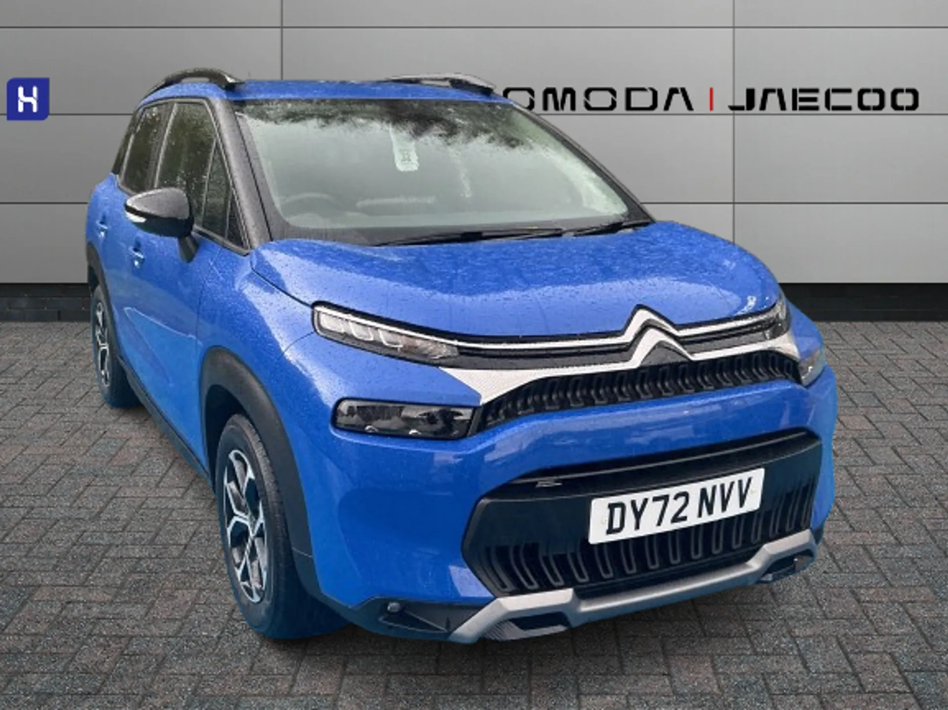 DY72NVV Citroën C3 Aircross 1.2 PureTech 110 Shine 5dr Image #1