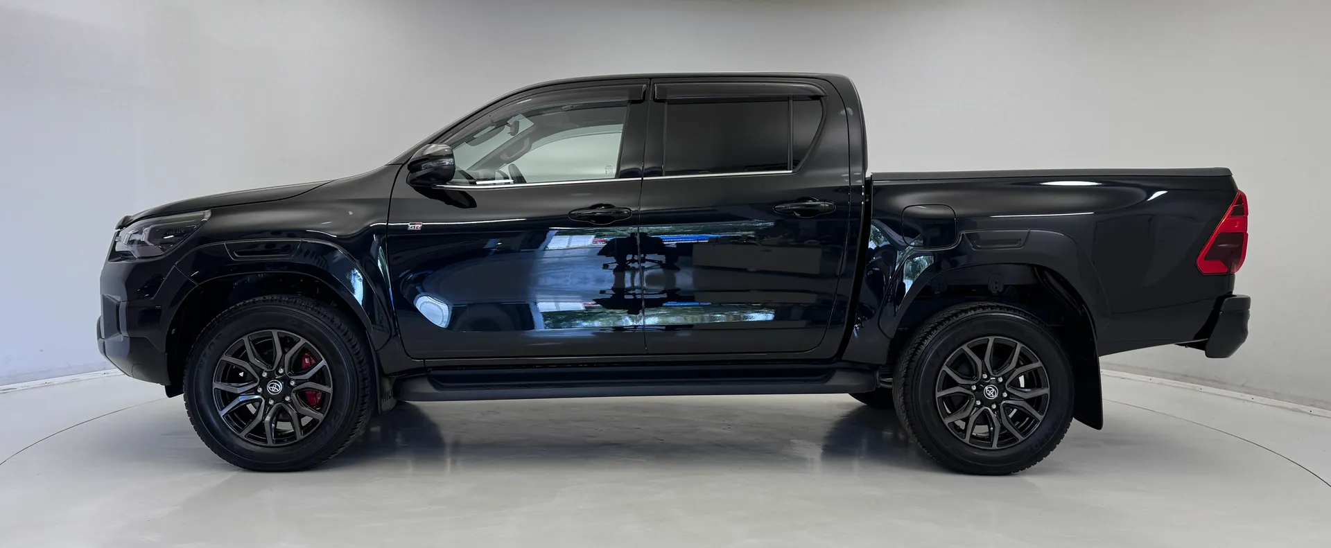 MX72KGK Toyota Hilux 4Wd Image #1