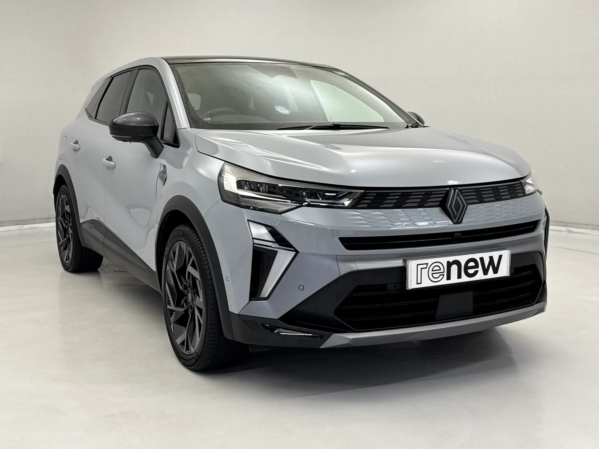 HS74EZE Renault Symbioz 1.6 E-Tech FHEV 145 Iconic Esprit Alpine 5dr Auto Image #1