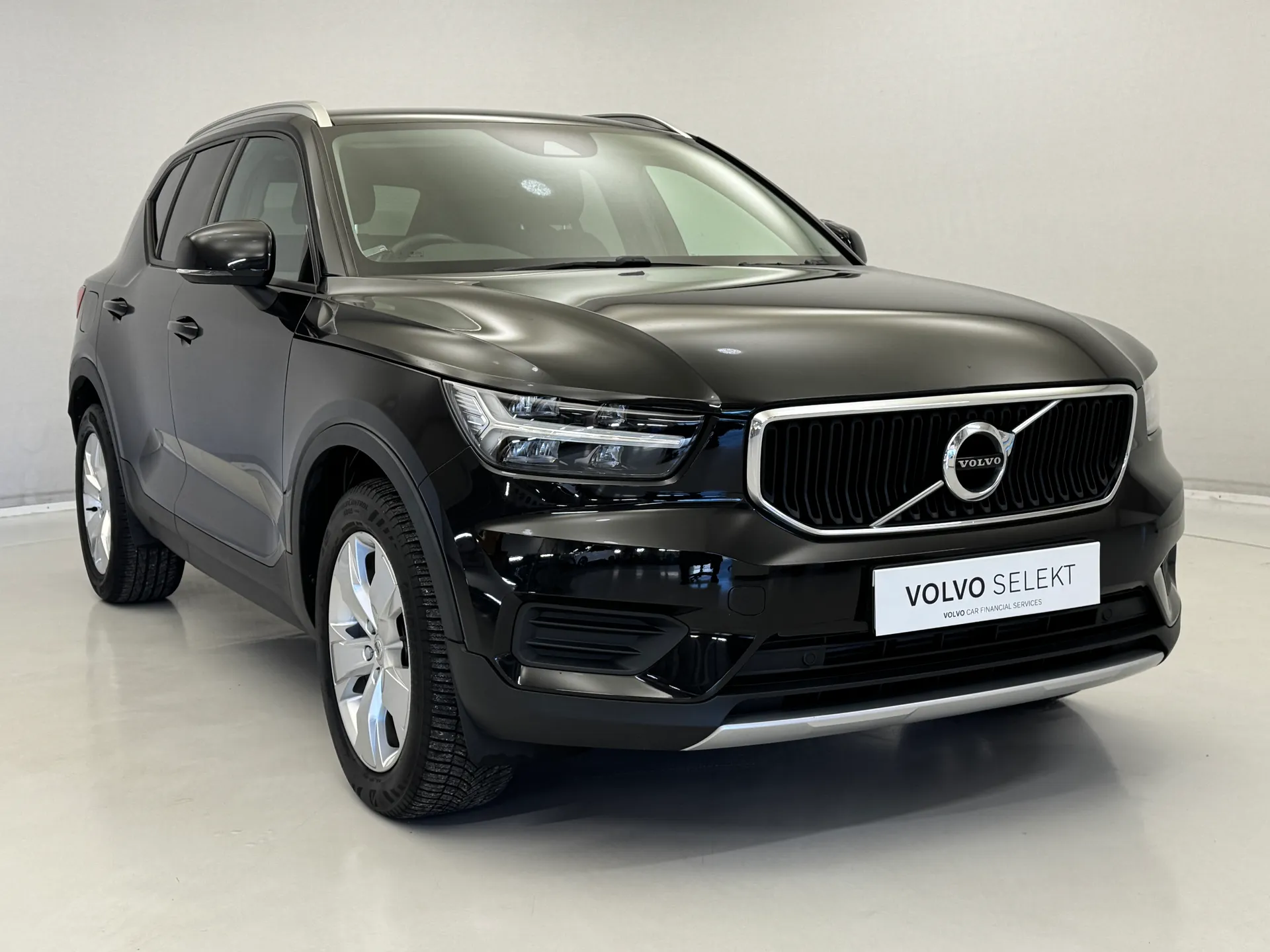 EU68KWC Volvo XC40 2.0 T4 Momentum 5dr AWD Geartronic Image #1