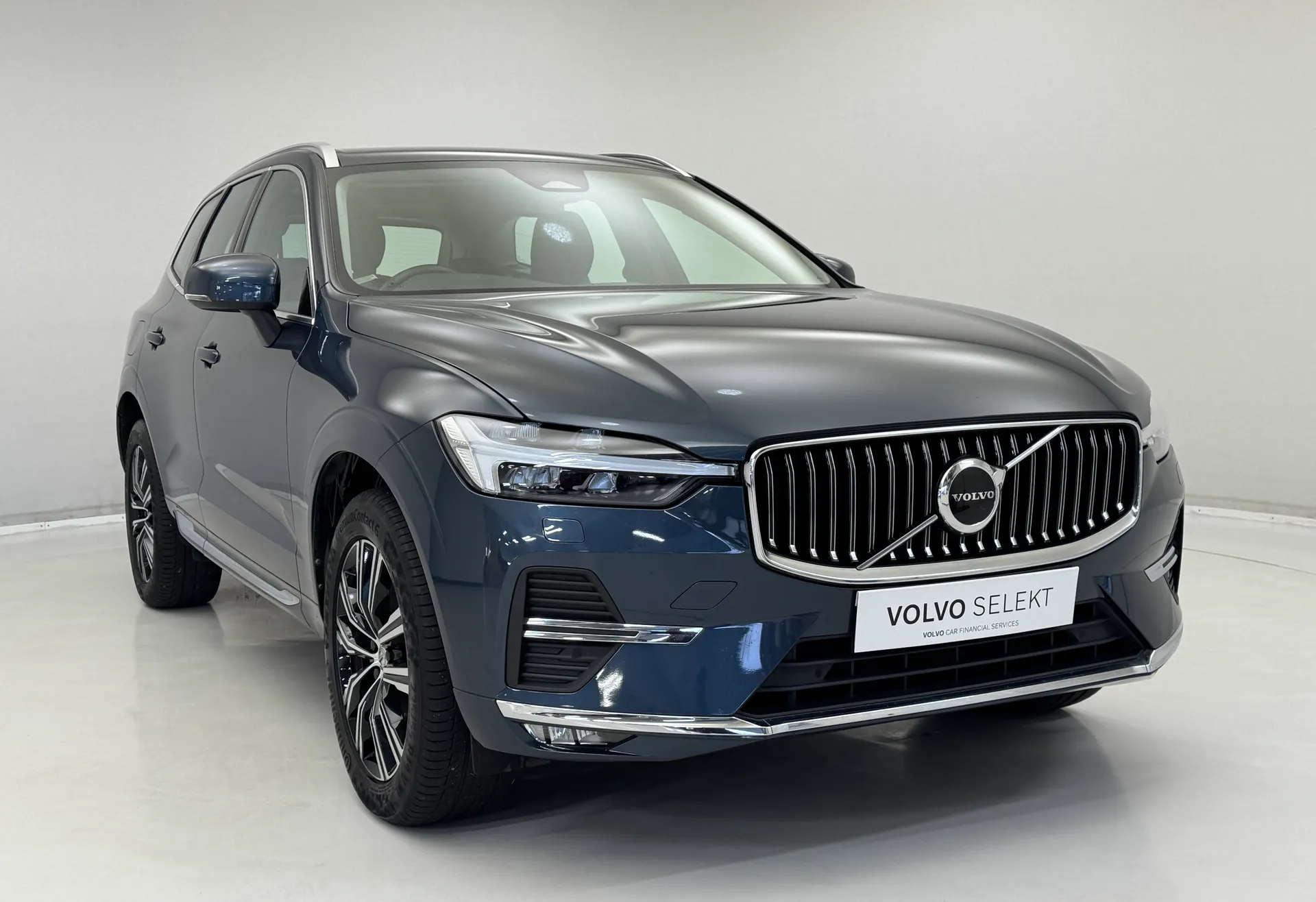 YX71ZVG Volvo XC60 2.0 B4D Inscription 5dr AWD Geartronic Image #1