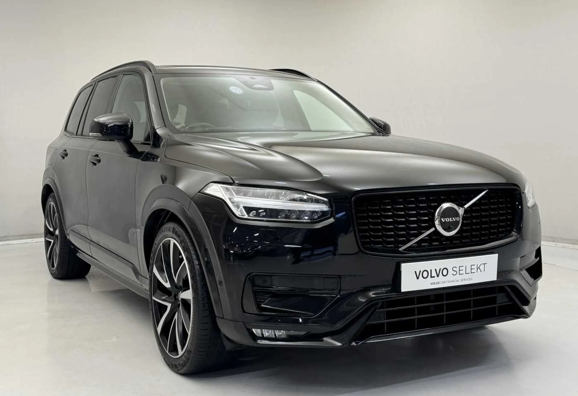 DP72GZA Volvo XC90 2.0 B5P Ultimate Dark 5dr AWD Geartronic Image #1