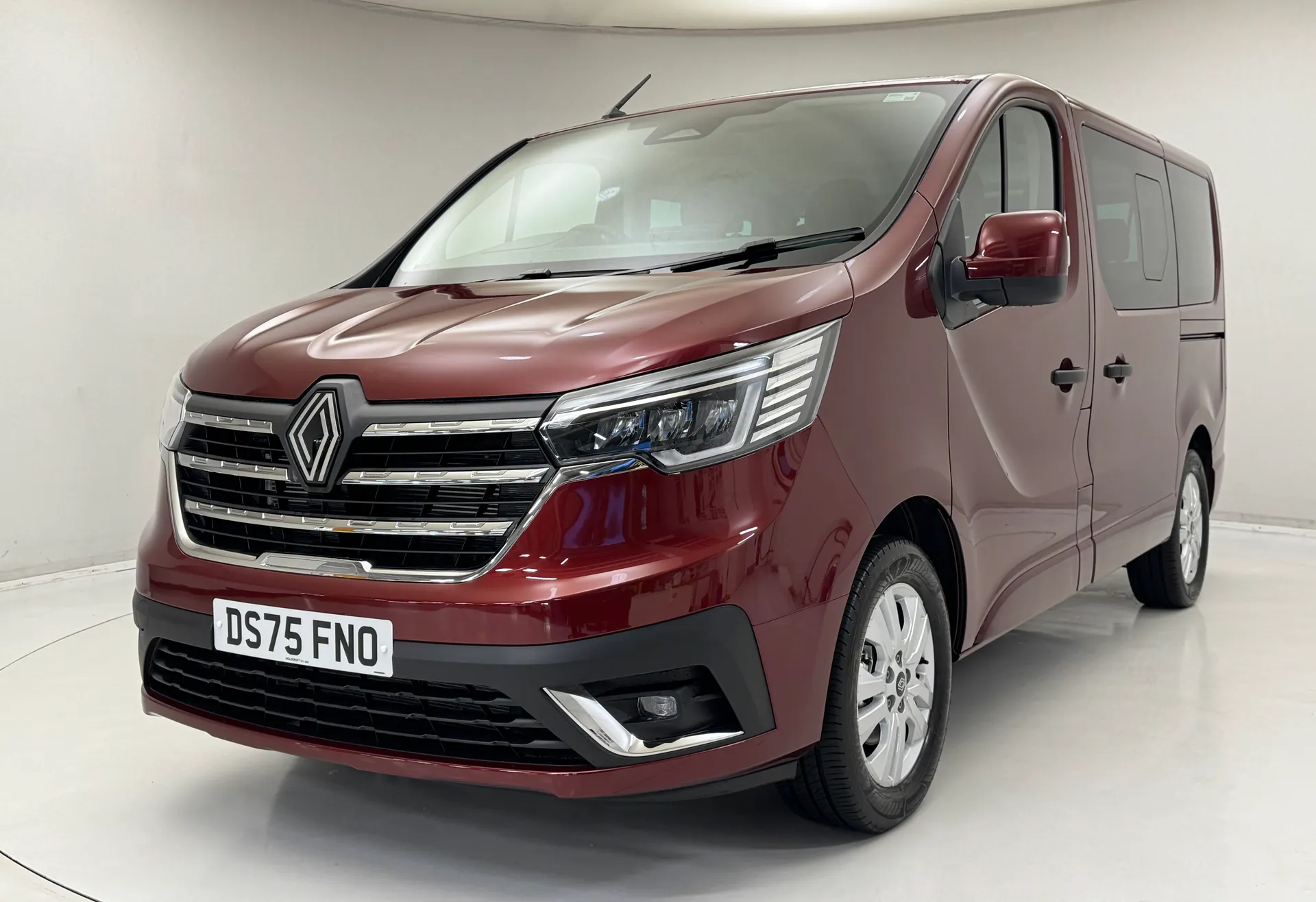 DS75FNO Renault Trafic Sl28 Extra Blue Dc SL28 Sport Minibus Double Cab 5dr Diesel EDC L1 H1 Euro 6 (s/s) ( Image #1