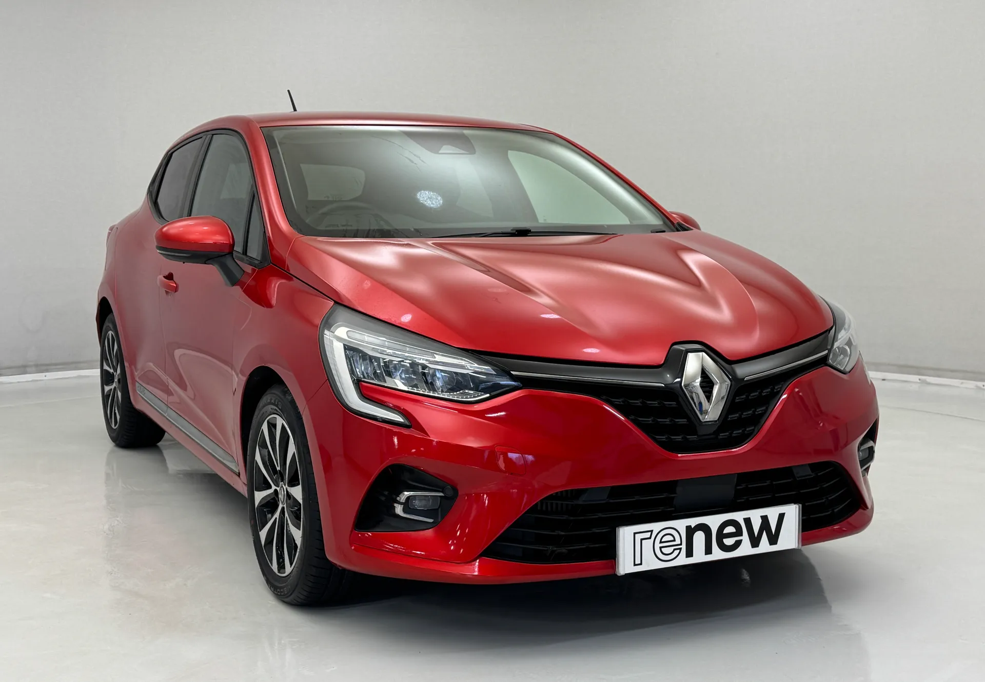 DY70LCM Renault Clio 1.0 TCe 100 Iconic 5dr Image #1