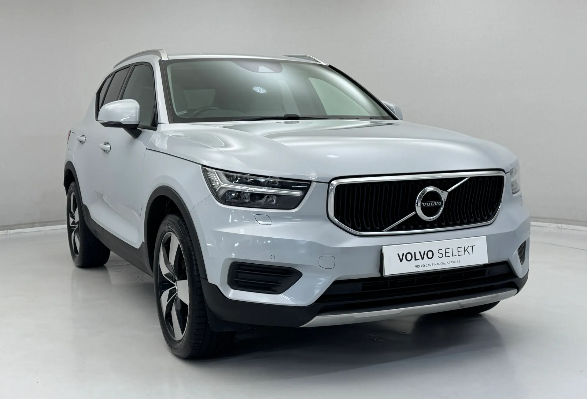 KR20OKT Volvo XC40 1.5 T3 [163] Momentum 5dr Image #1